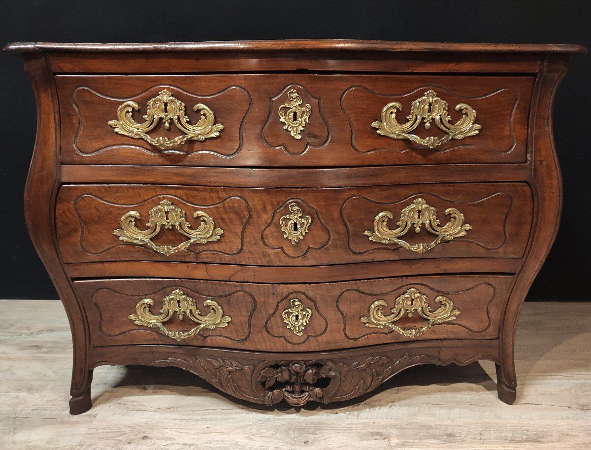 Bordelaise Tomb Commode 18th Century In Walnut