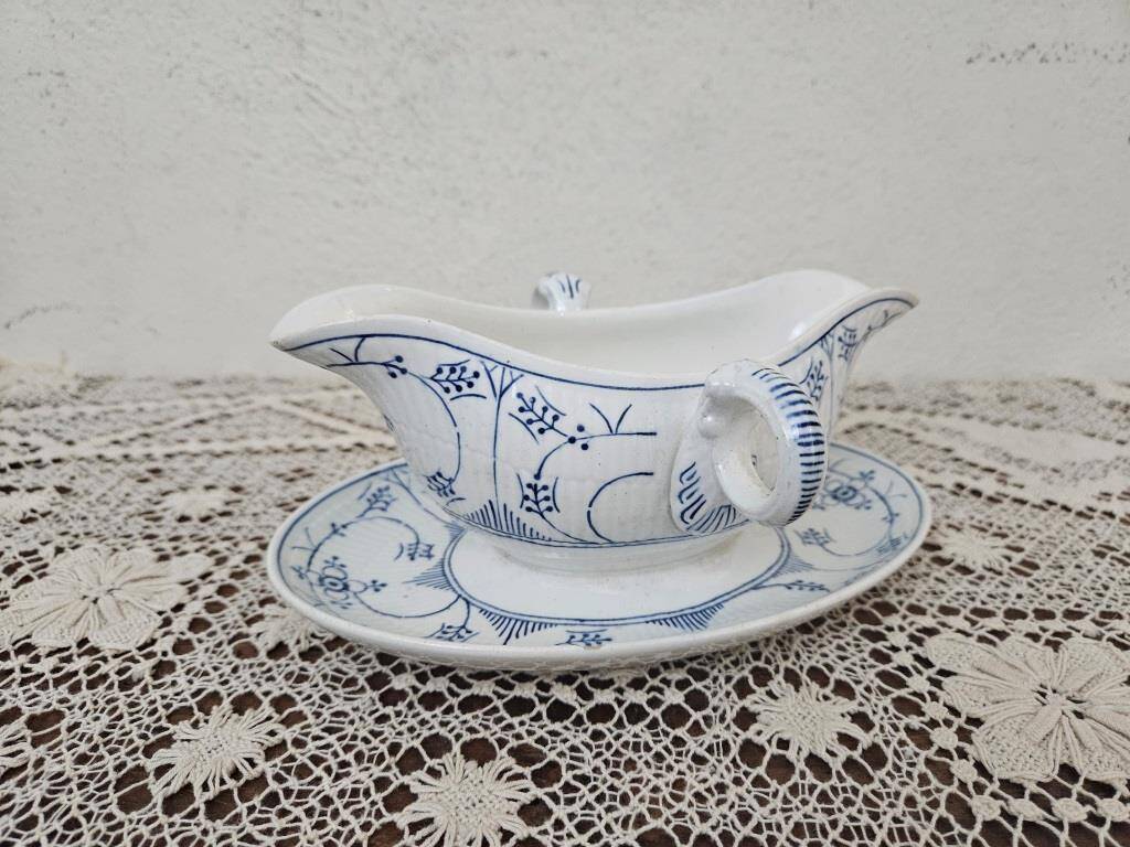 Earthenware gravy boat