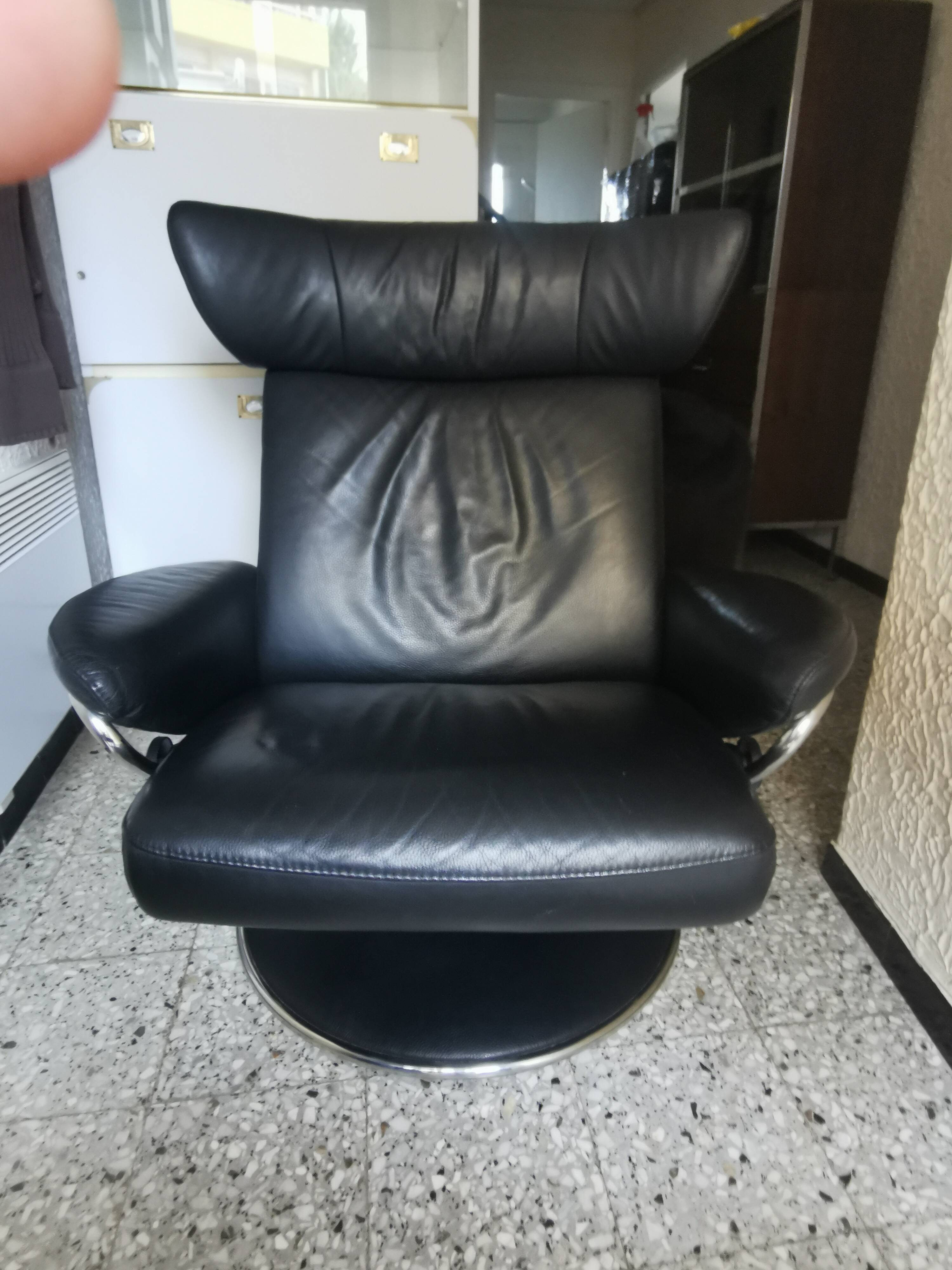 Stressless chair ekorness jazz grained leather and his foot rests