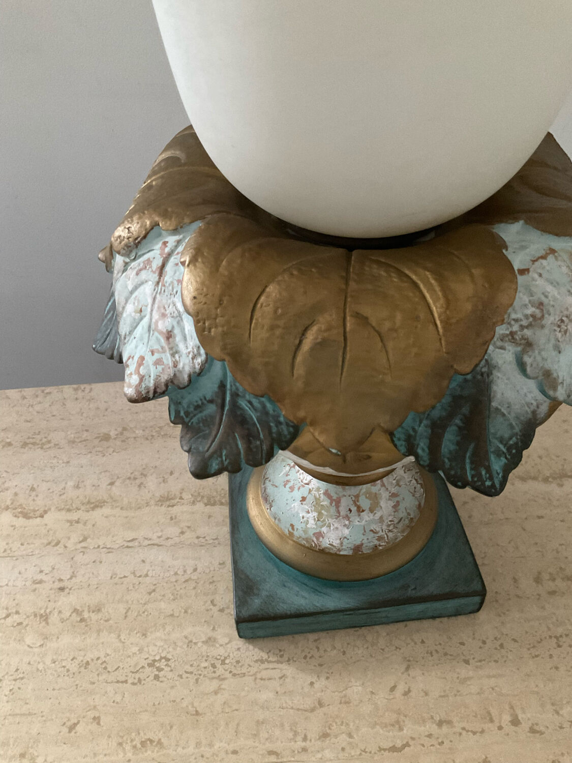 Lampe vintage en opaline et plâtre