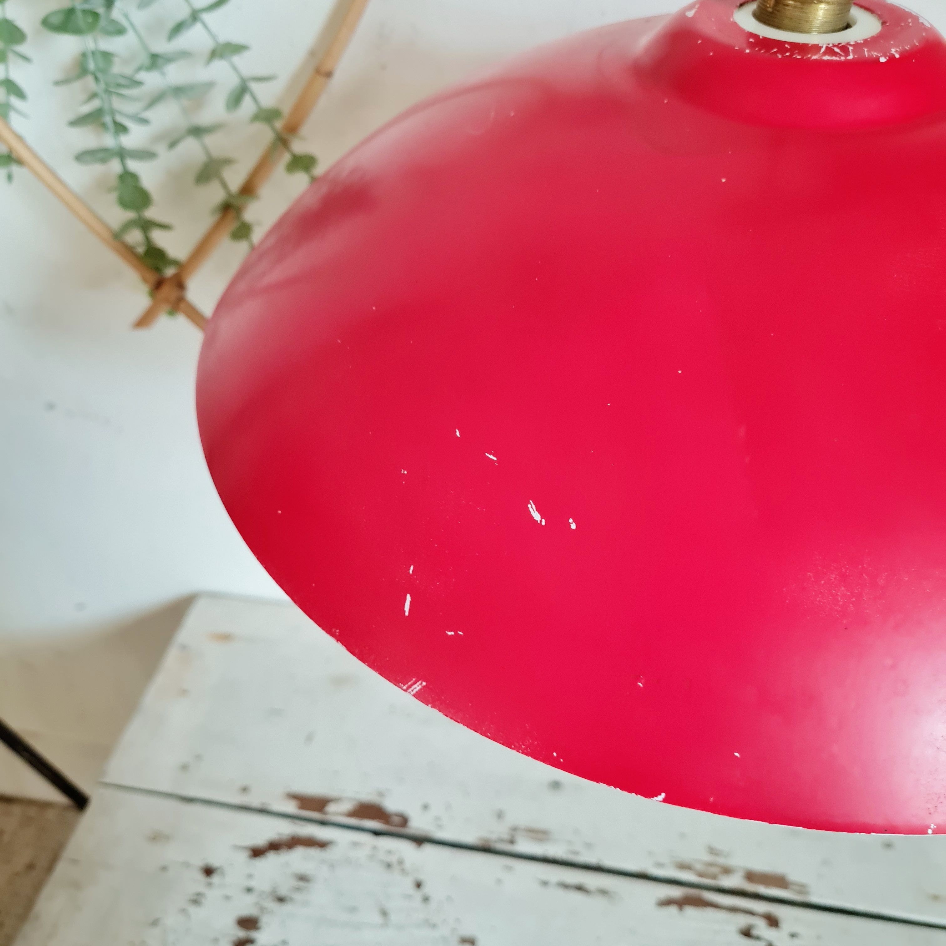 Suspension red cup in old metal 70s