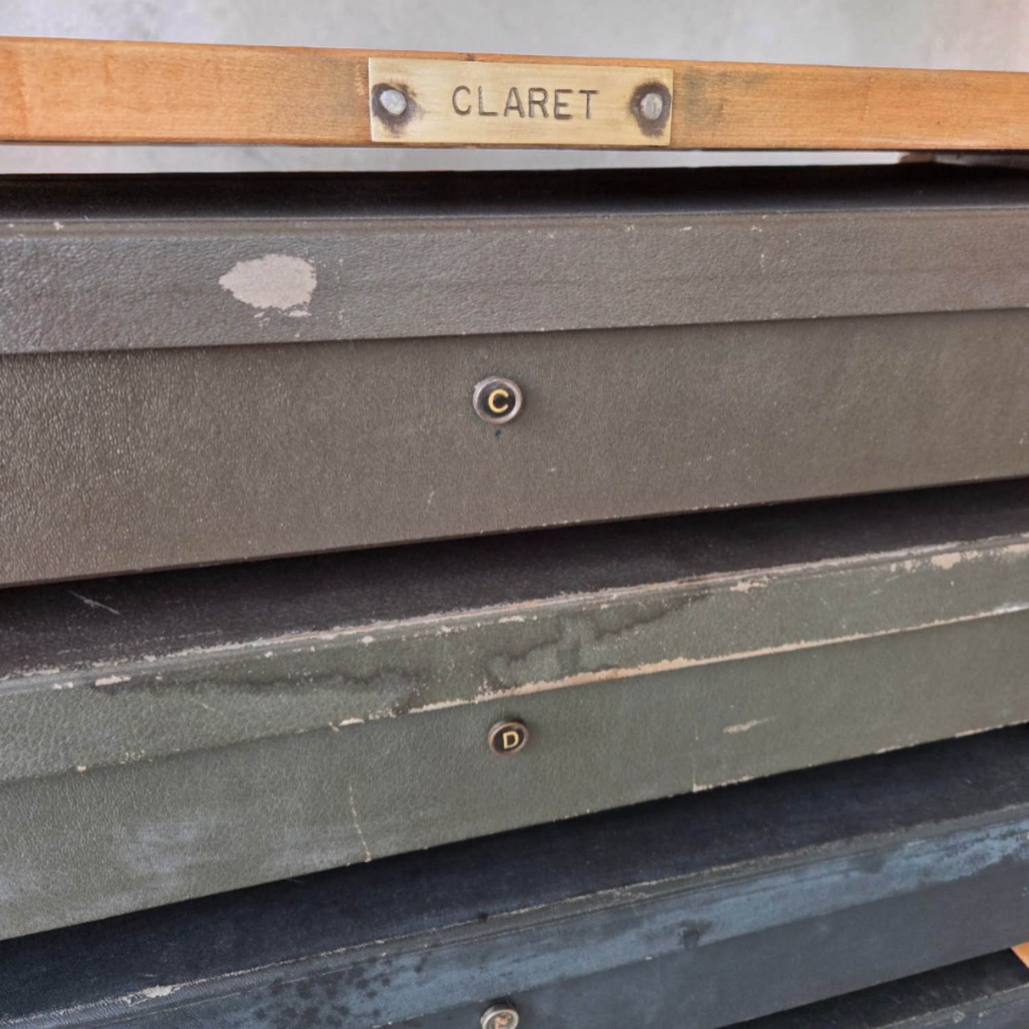 Cardboard maker's furniture