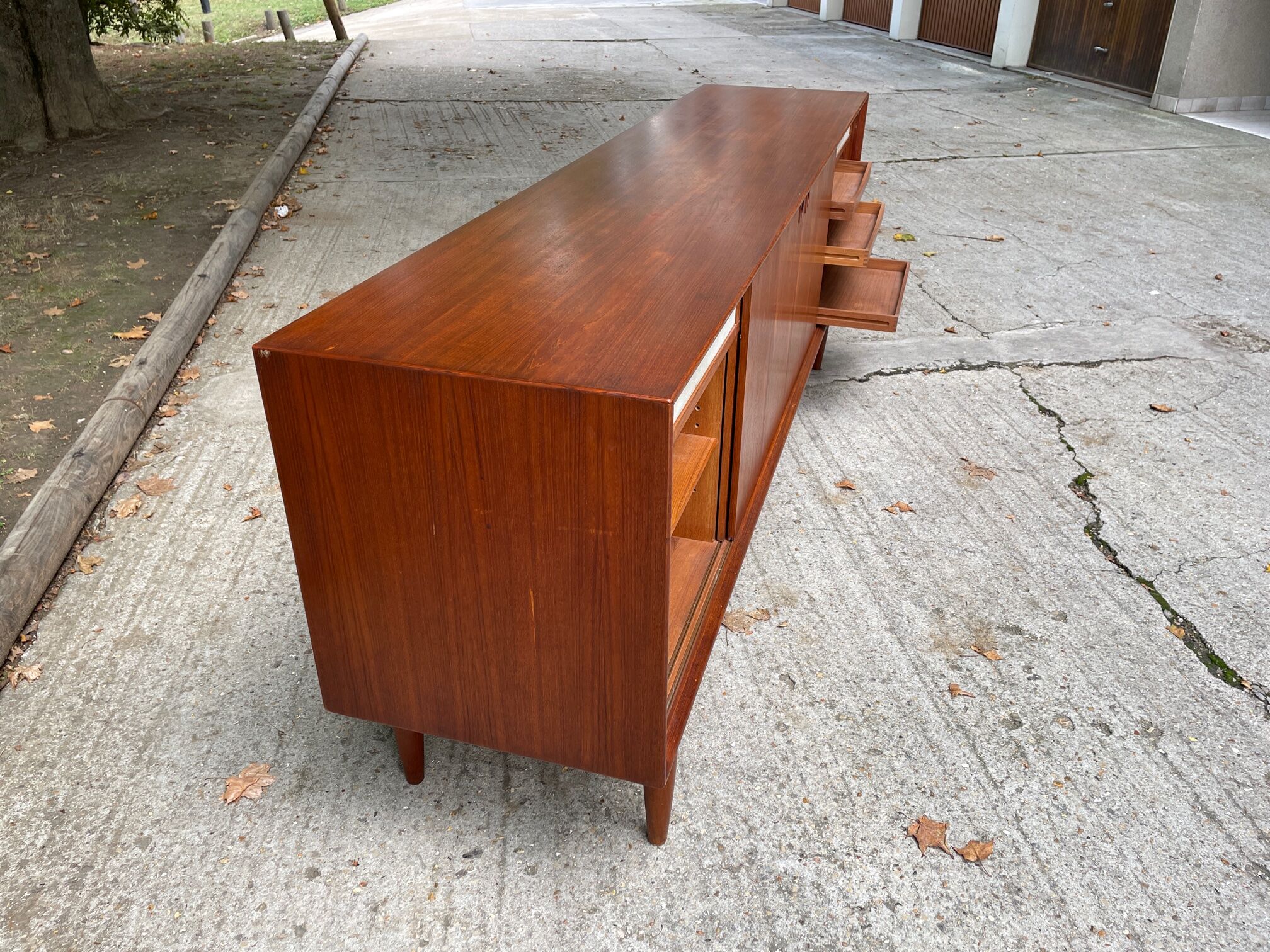 Teak design sideboard by Edvard Valentinsen, published by Samcom. 1960 Denmark.