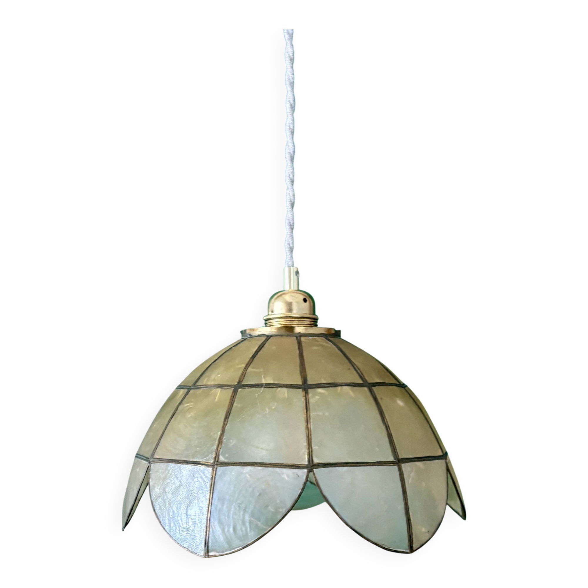 Vintage pendant light in mother-of-pearl and brass