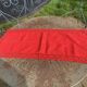Chemin de table lin et coton et bordure au crochet de couleur rouge vintage
