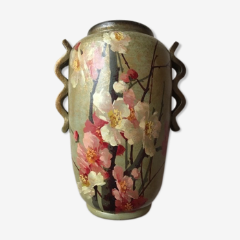 Vase en terre cuite décor d’églantines