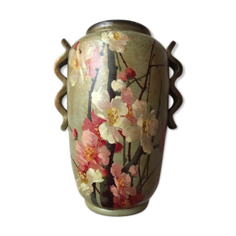 Vase en terre cuite décor d’églantines