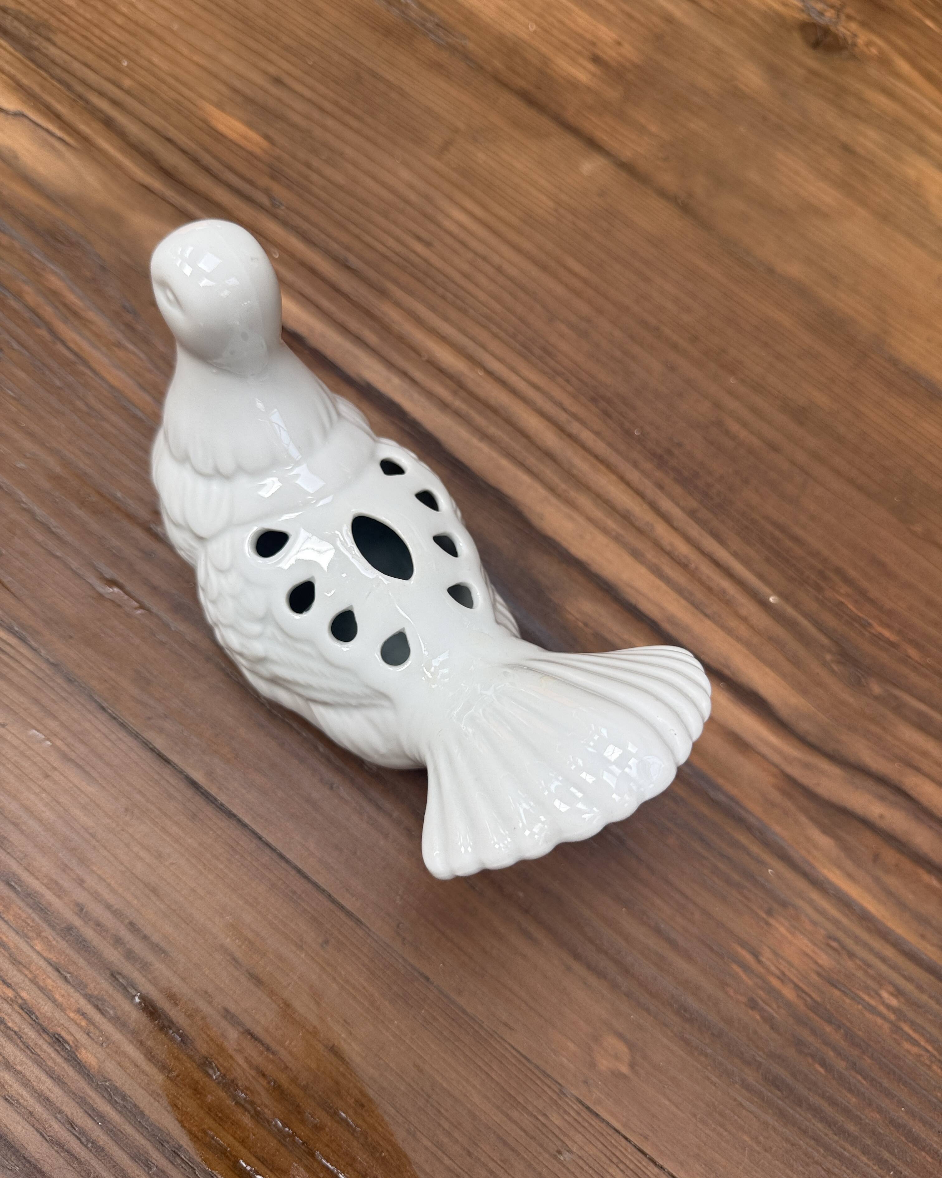 Pique fleurs colombe en porcelaine