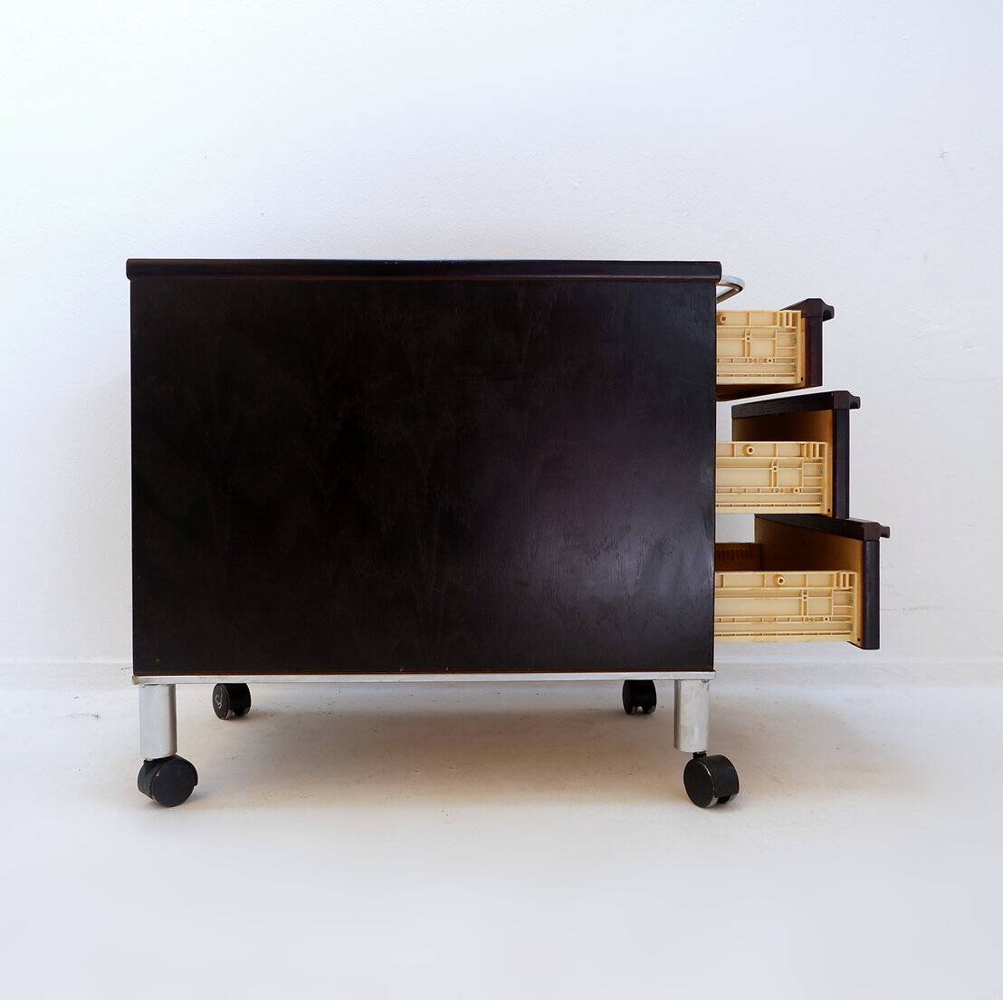 Mid-Century Modern Kinnarps mobile pedestal - Circa 1970