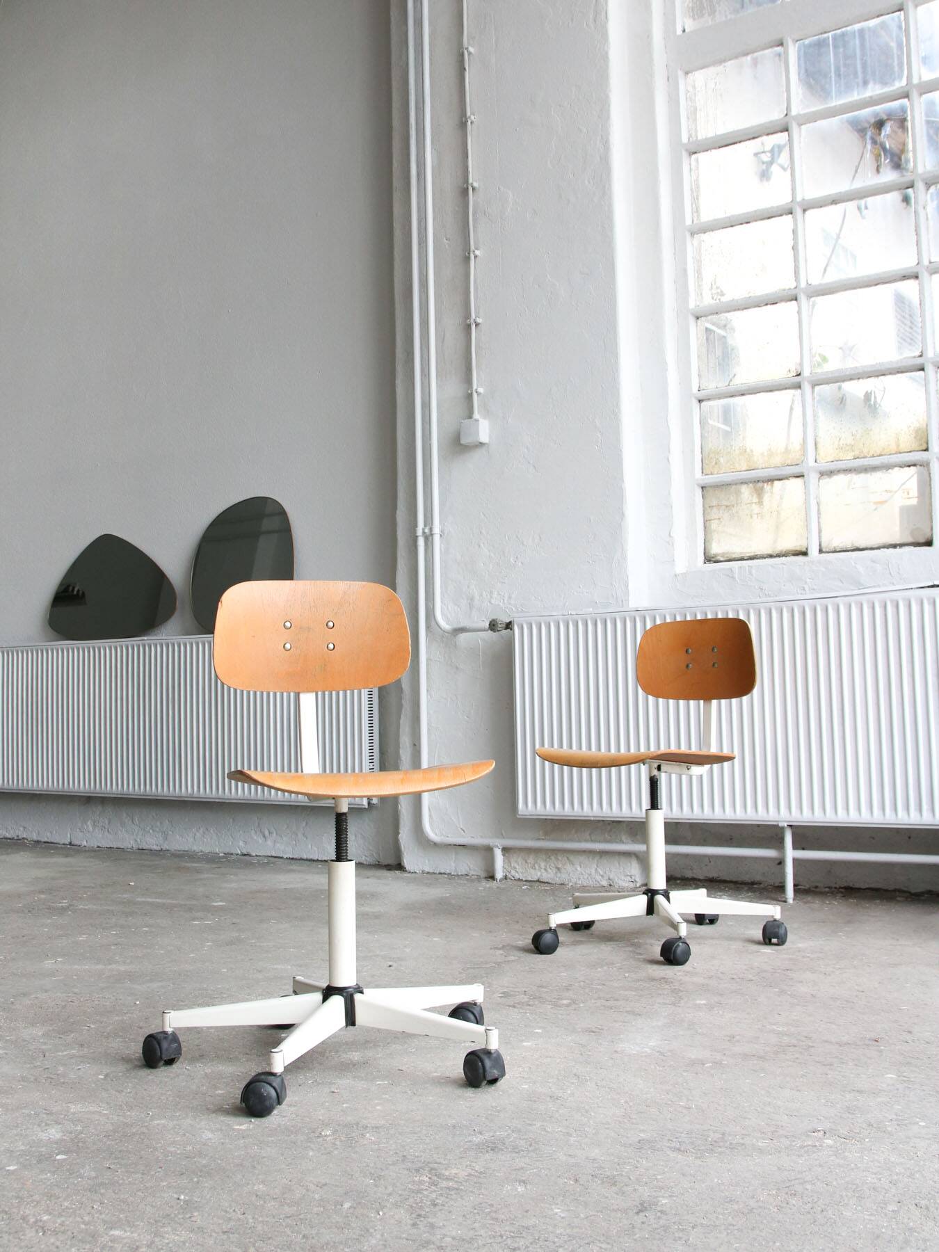 Vintage White & Wooden Swivel Office Chair, 70s