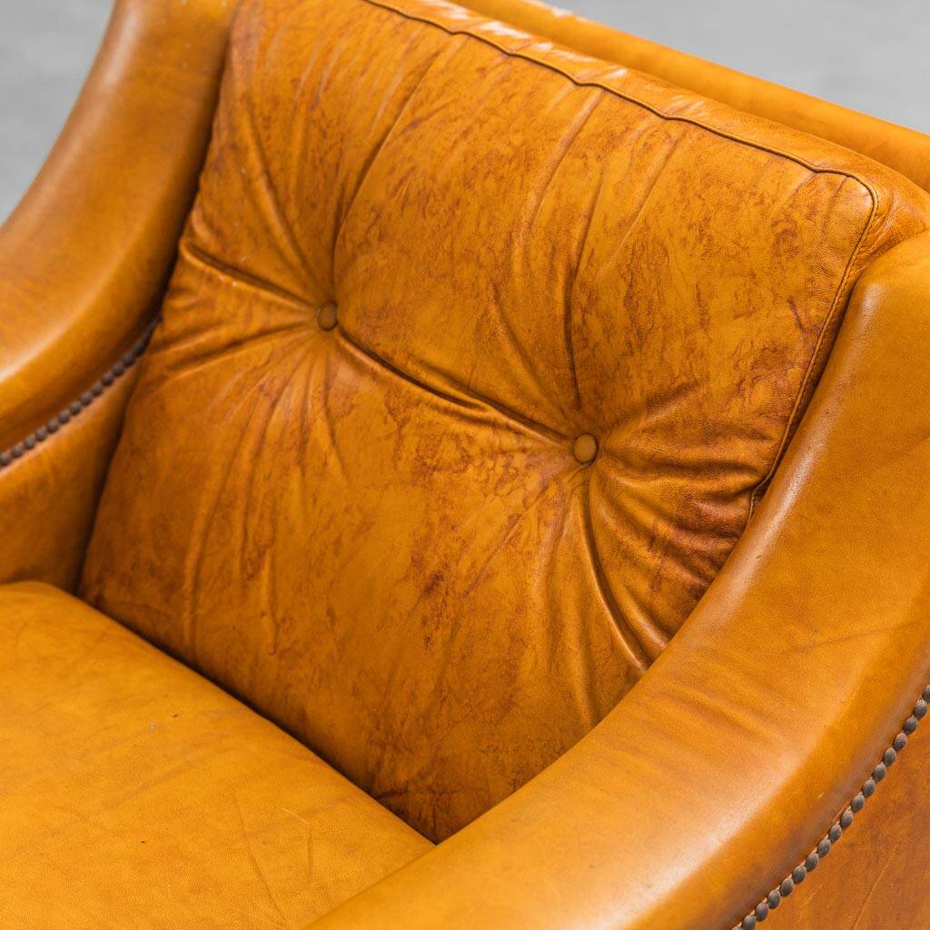 Coppia di poltrone in eco-pelle marrone anni ’50 vintage modernariato