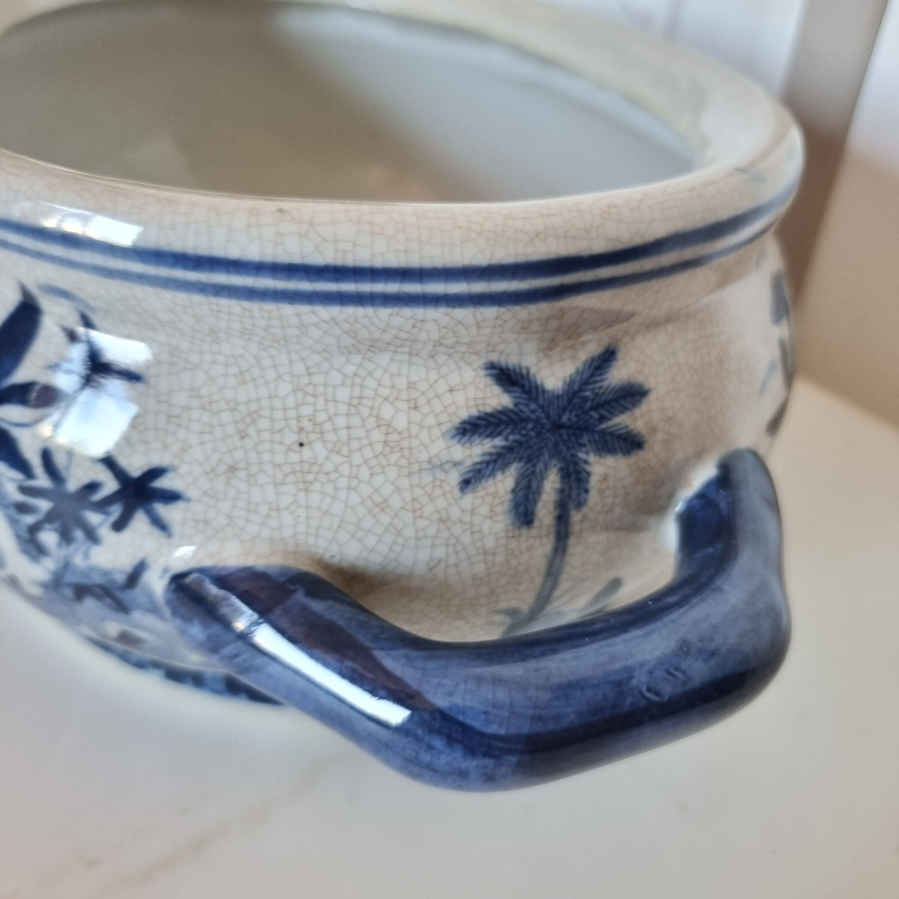 Beautiful Chinese glazed porcelain cachepot or pot, an authentic piece