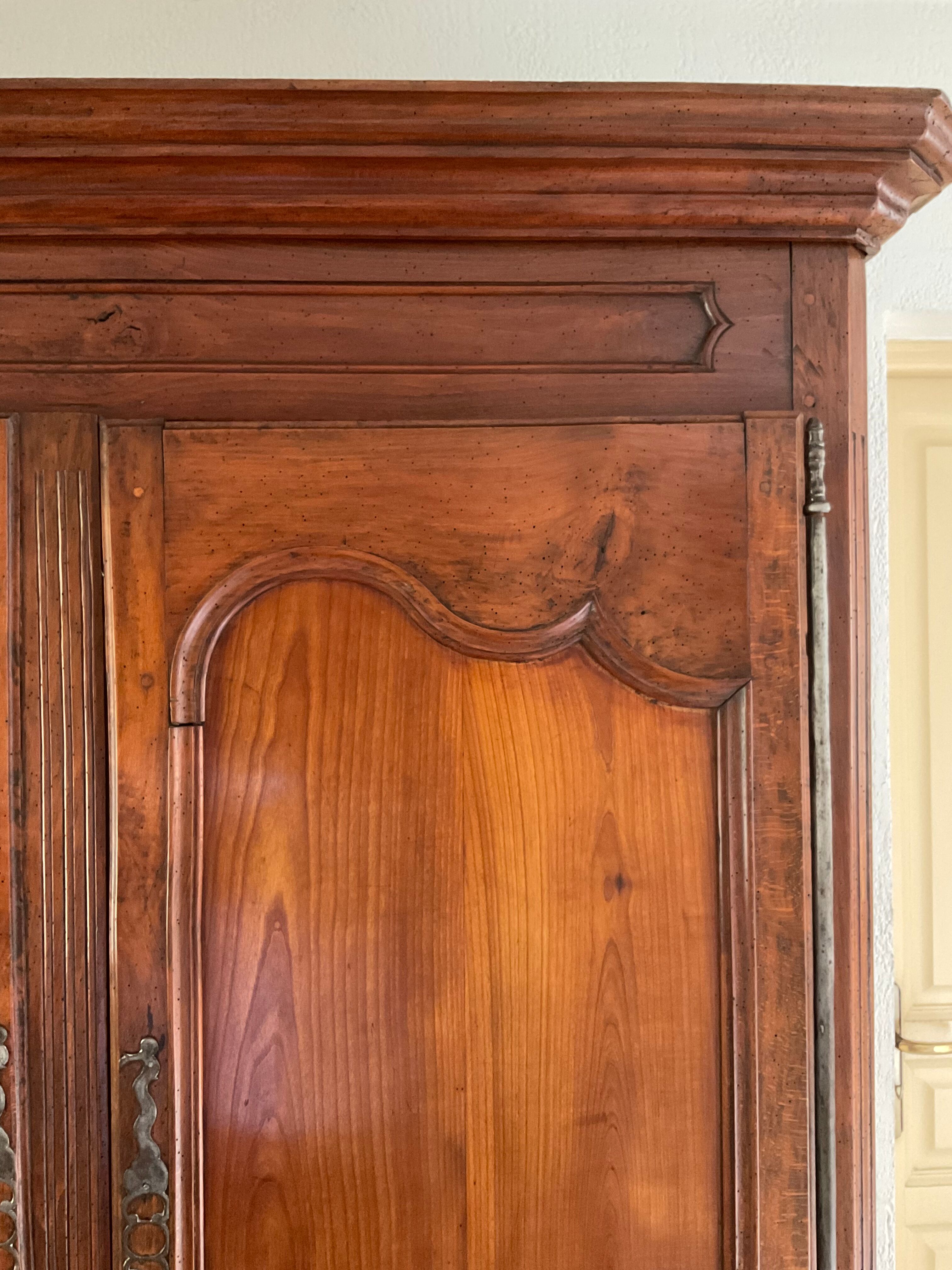 Armoire Louis XV  restaurée en 1980