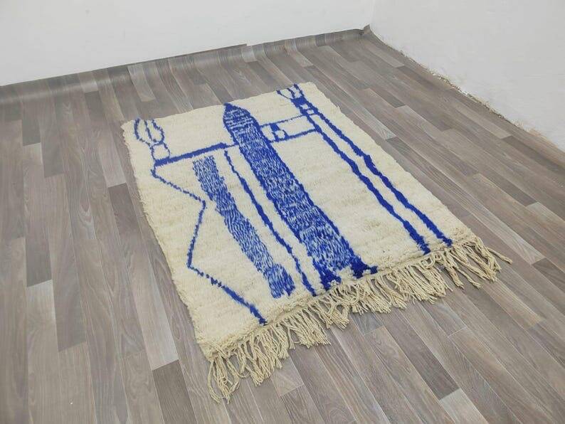 Authentic traditional Azilal Moroccan rug from the Atlas, size 150/250 cm.
