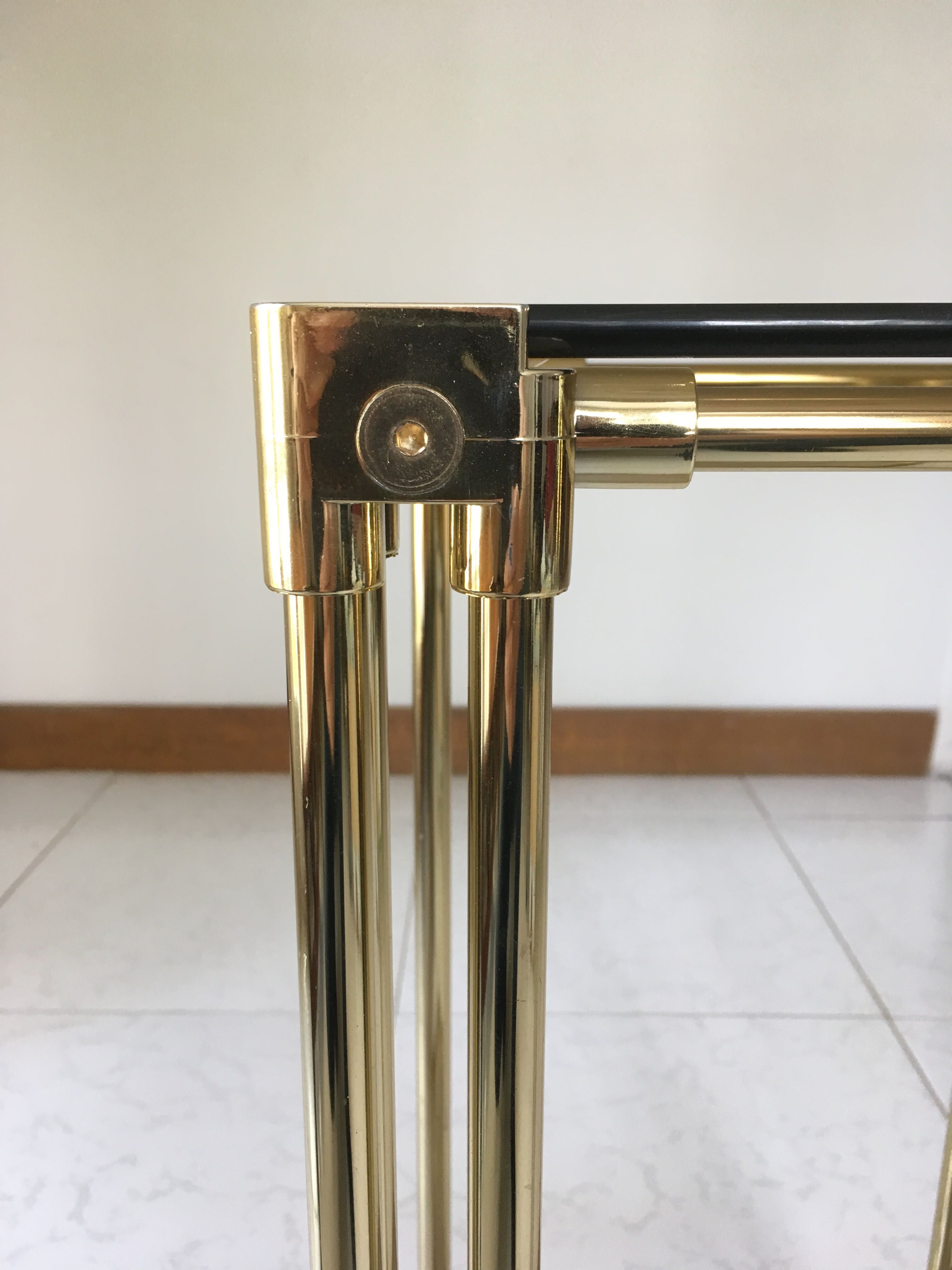 Guéridon design années 70 verre fumé et chrome doré