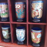 Cups cloisonné flower motifs (12) in its wooden shelf