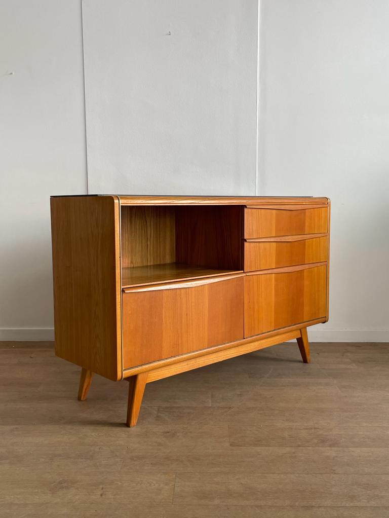 Jitona sideboard