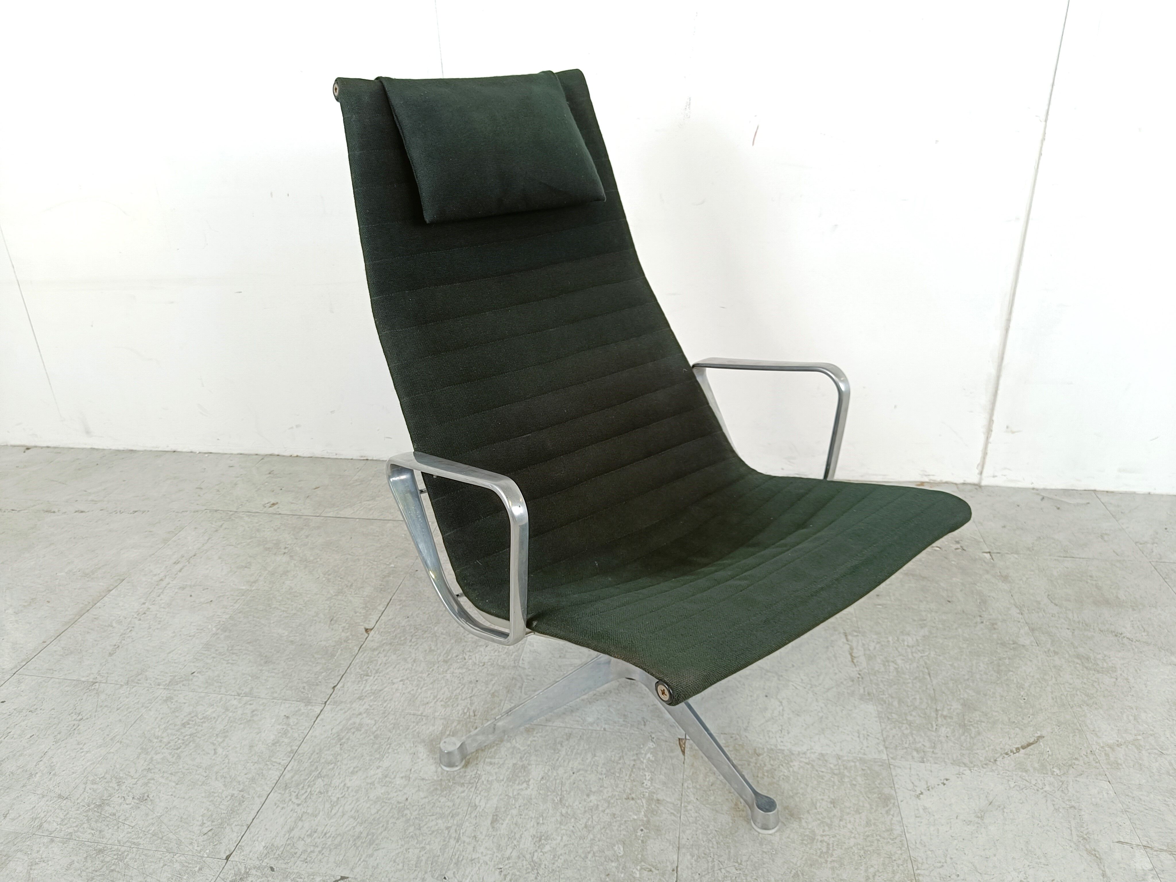 Fauteuil lounge Charles & Ray Eames EA124 en tissu noir, années 1970