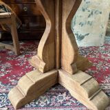Round table in solid oak