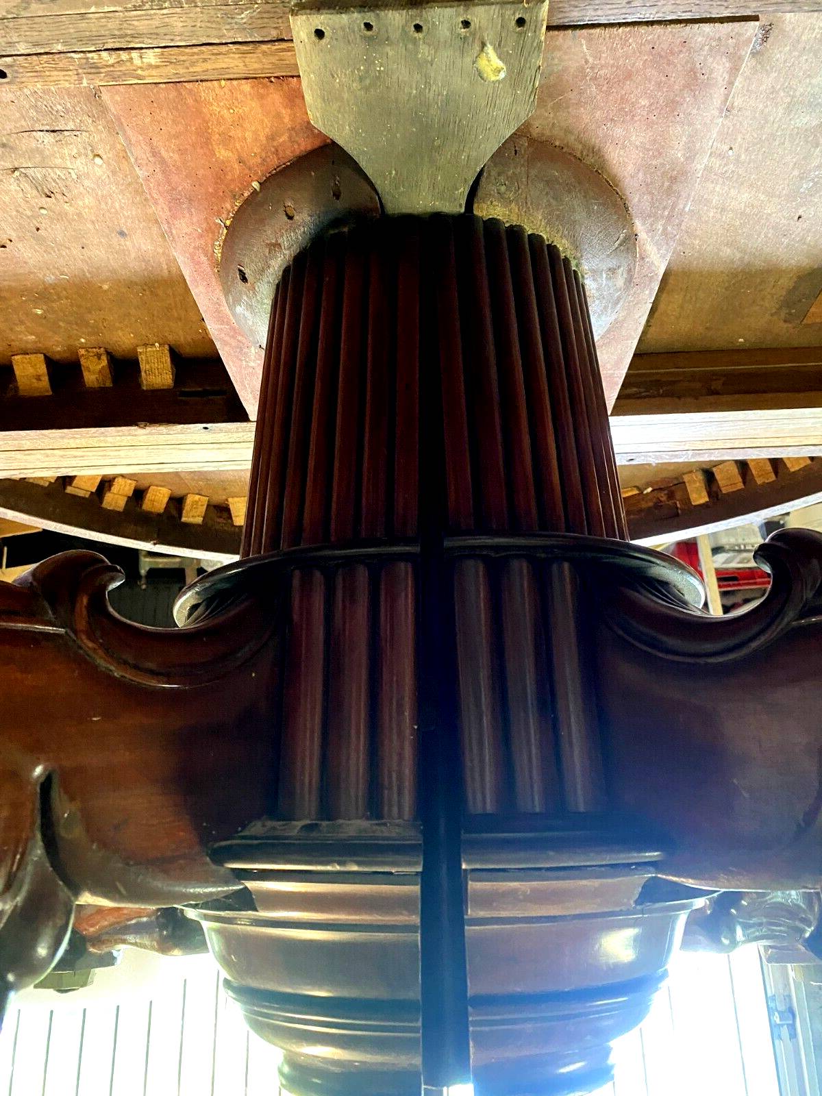Napoleon III dining table in mahogany and 19th century veneer