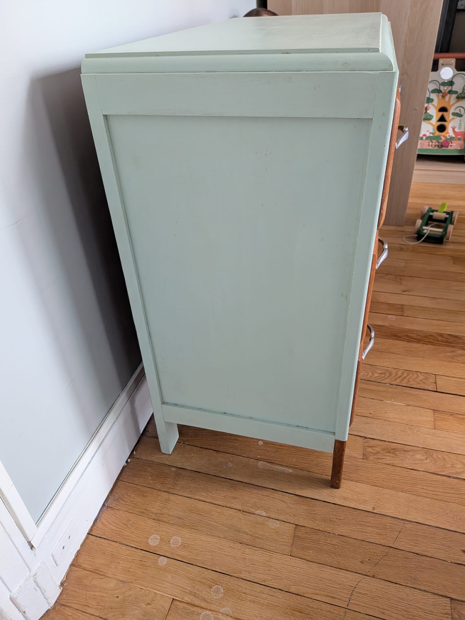 Vintage chest of drawers