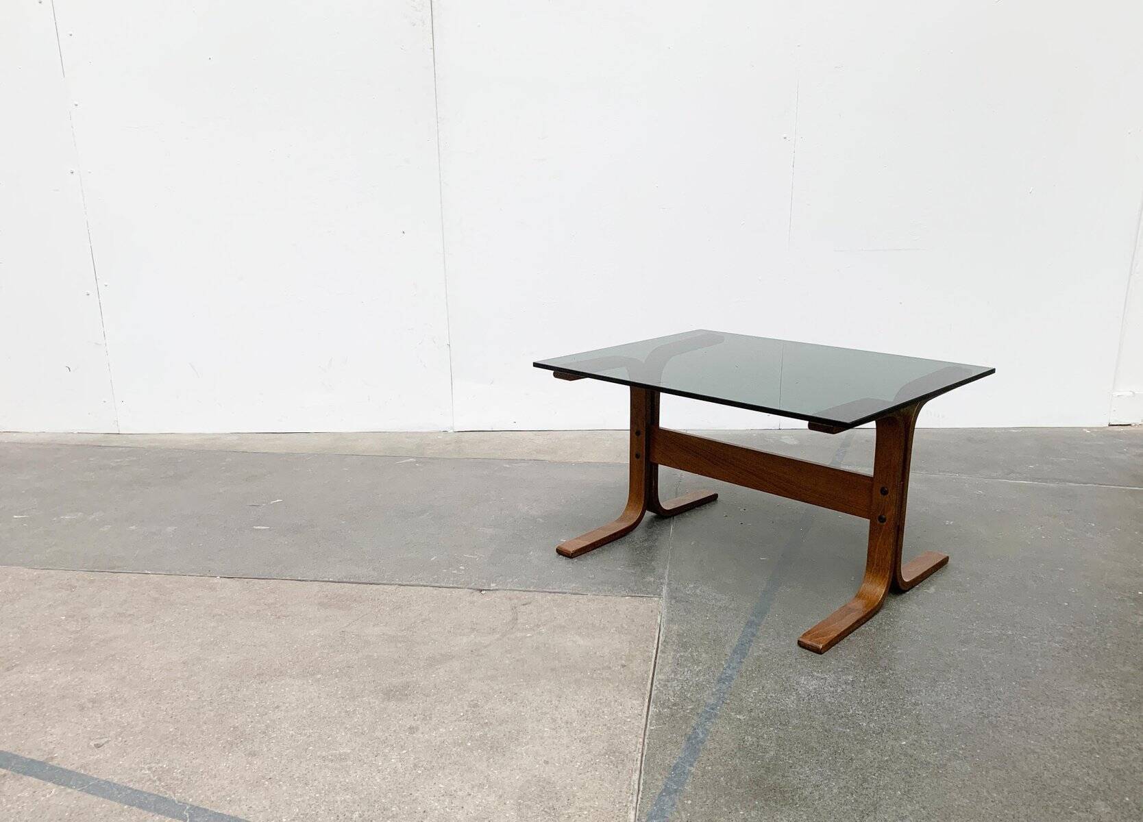 Set of 3 Norwegian Mi-Century Style Siesta Lounge Chairs and Glass Side Table by Ingmar Relling for Westnofa