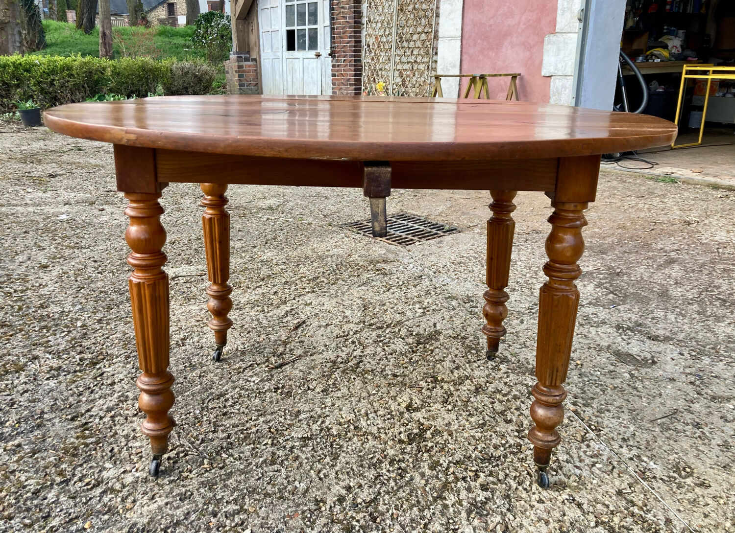Round table