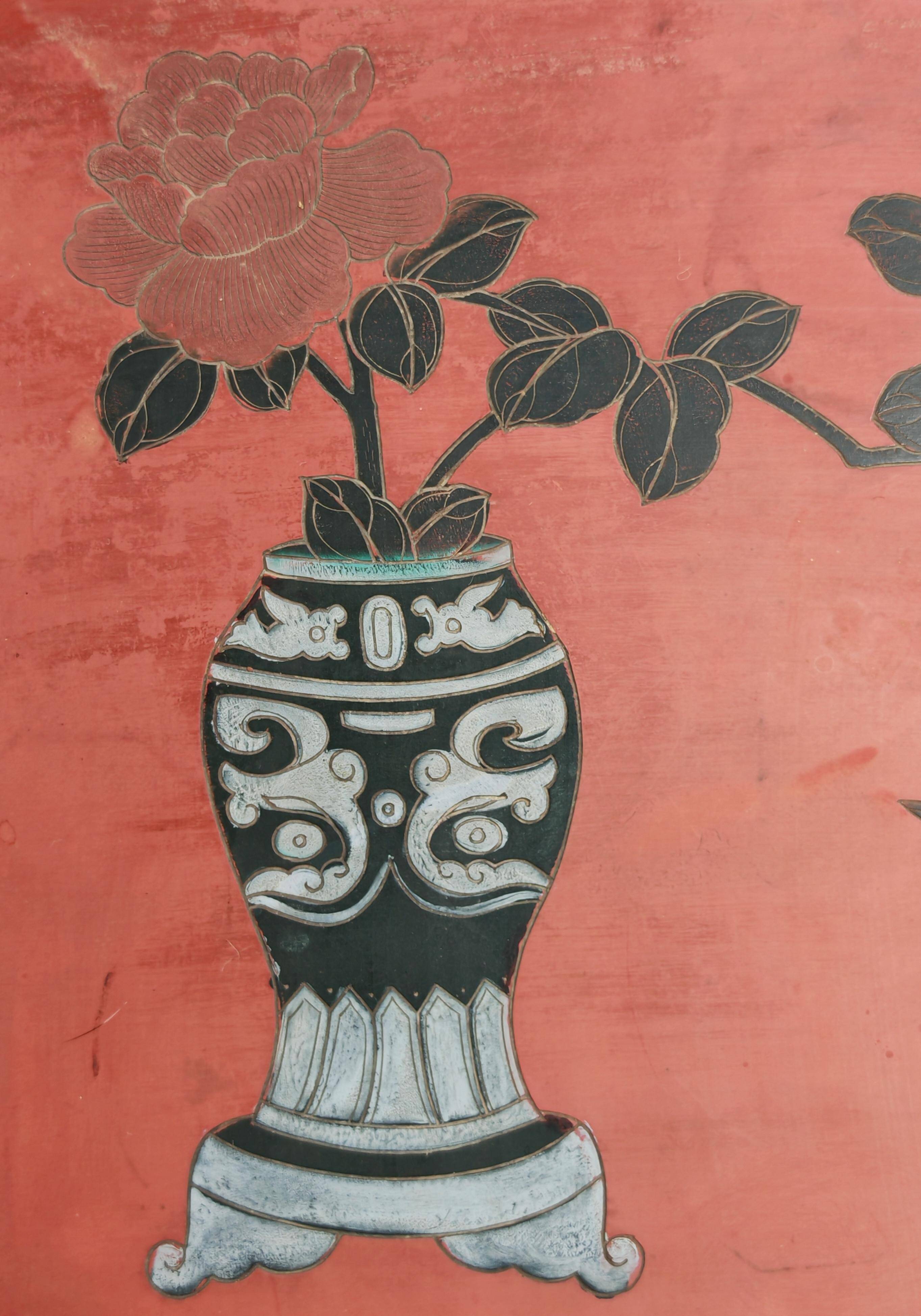 Antique bedside tables in lacquer with hand-painted decorations.