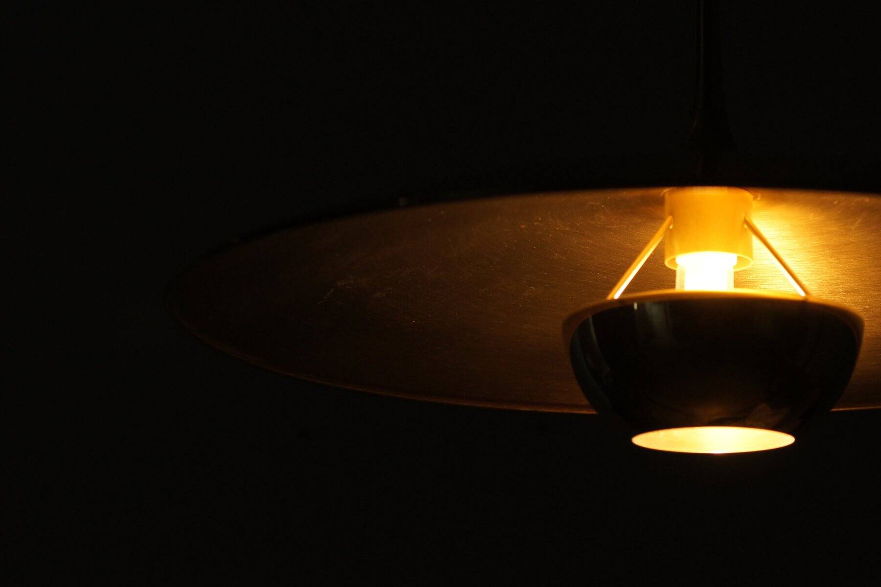 Pendant lamp in brass by Florian Schulz