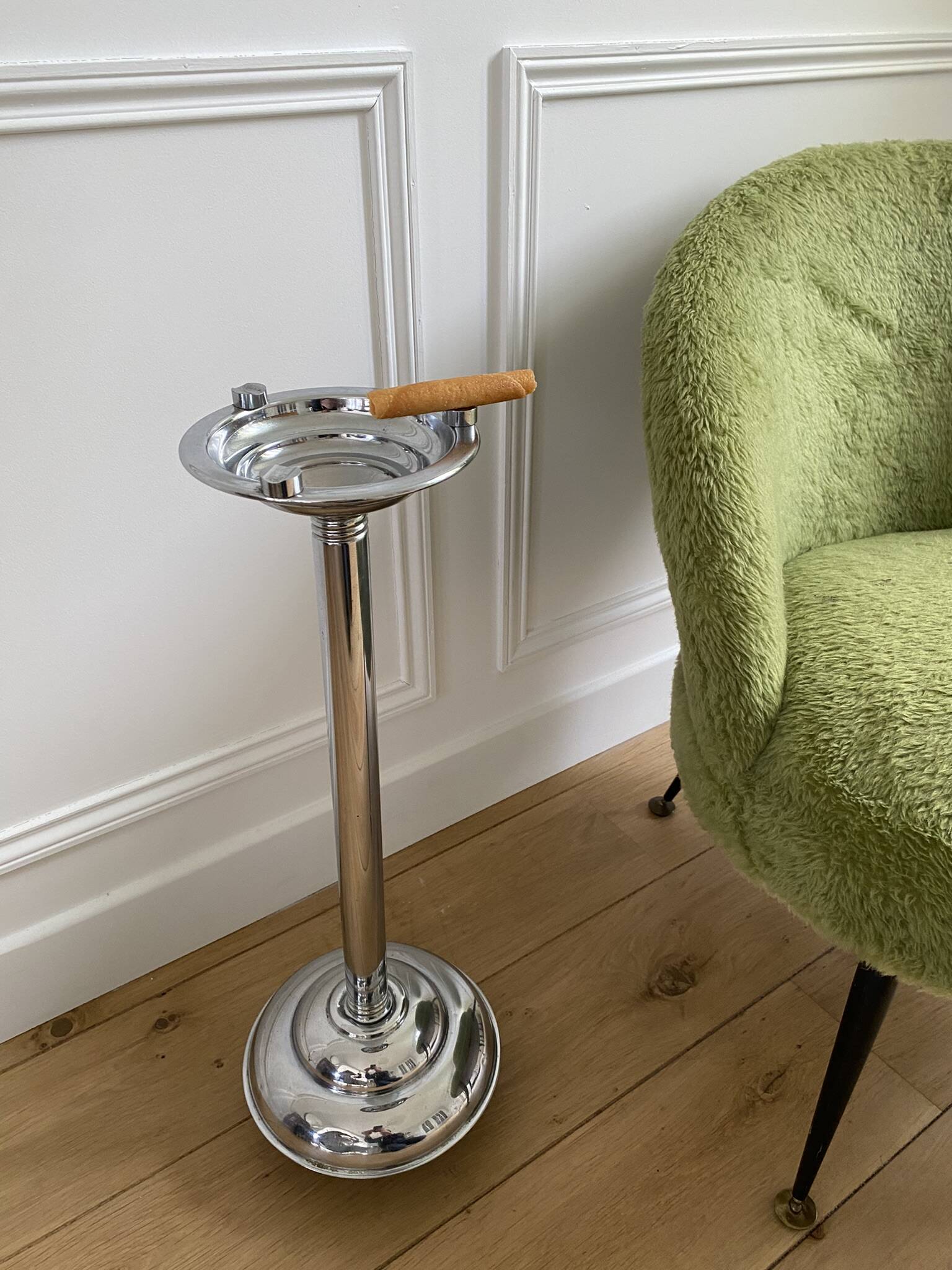 Cendrier sur pied culbuto vintage en métal chromé année 70