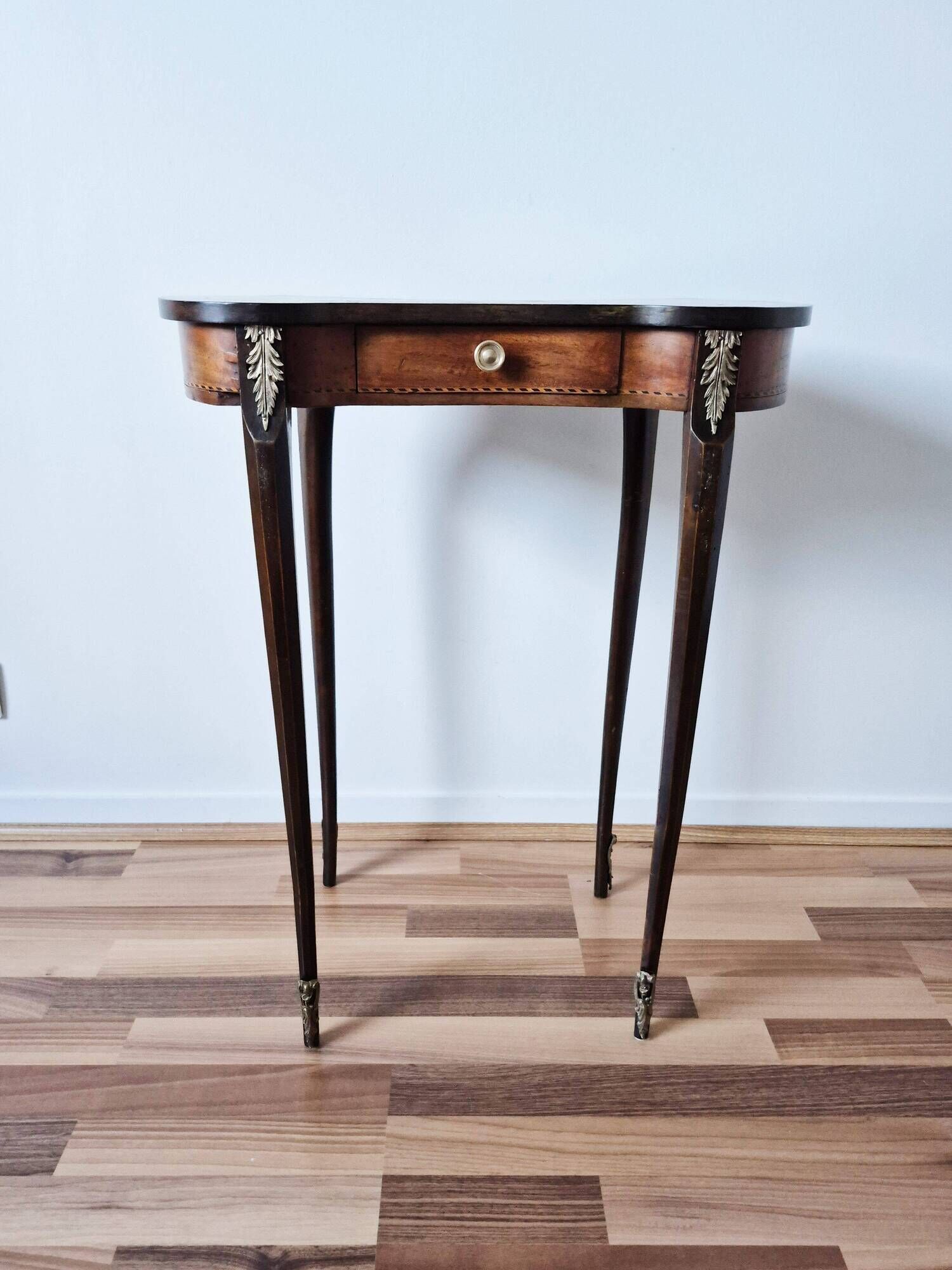 Louis XV kidney-shaped side table, bedside table, guéridon