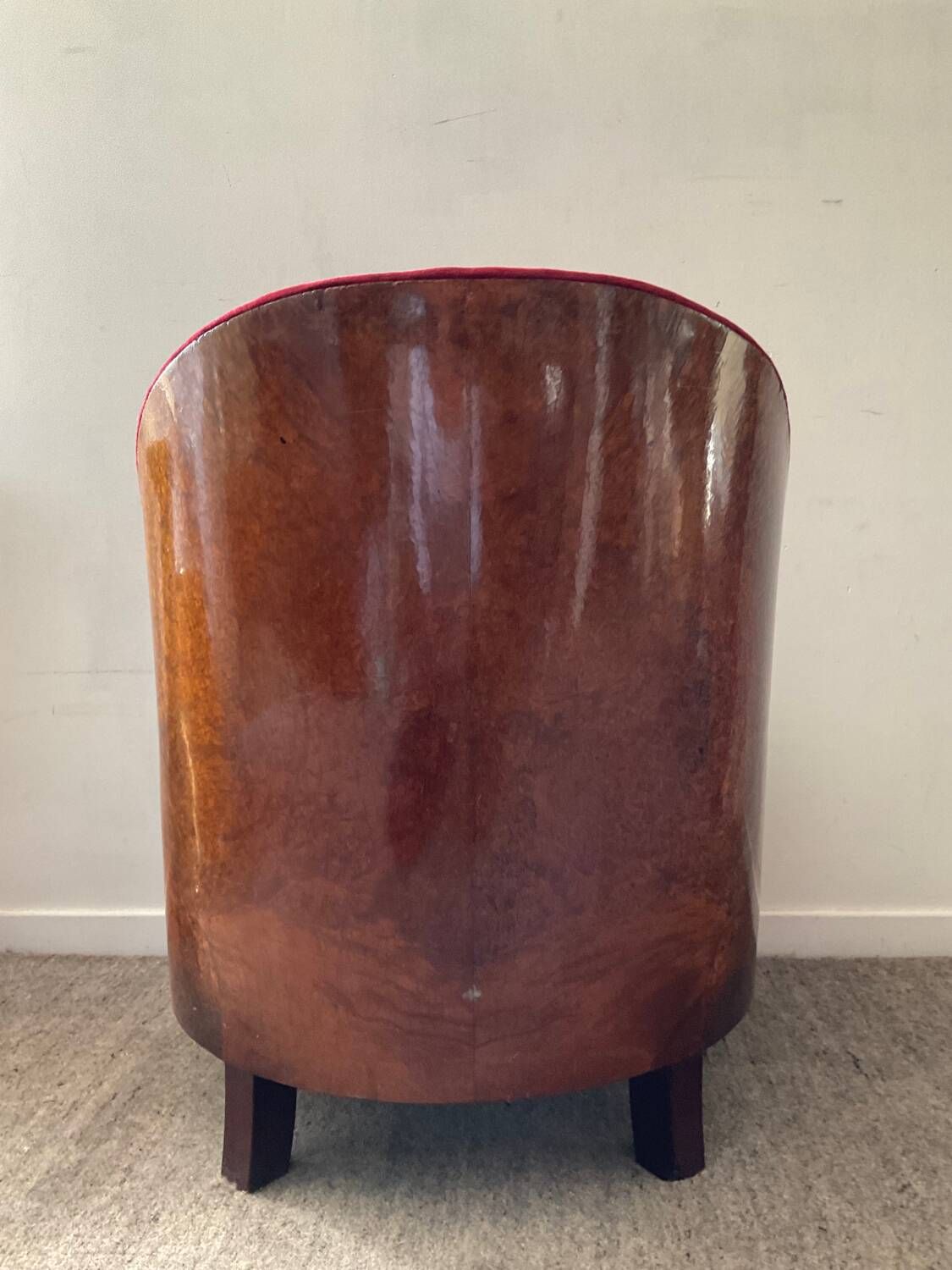 Fauteuil bergère Art Déco en loupe d’orme et velours
