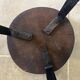 Tabouret tripode brutaliste