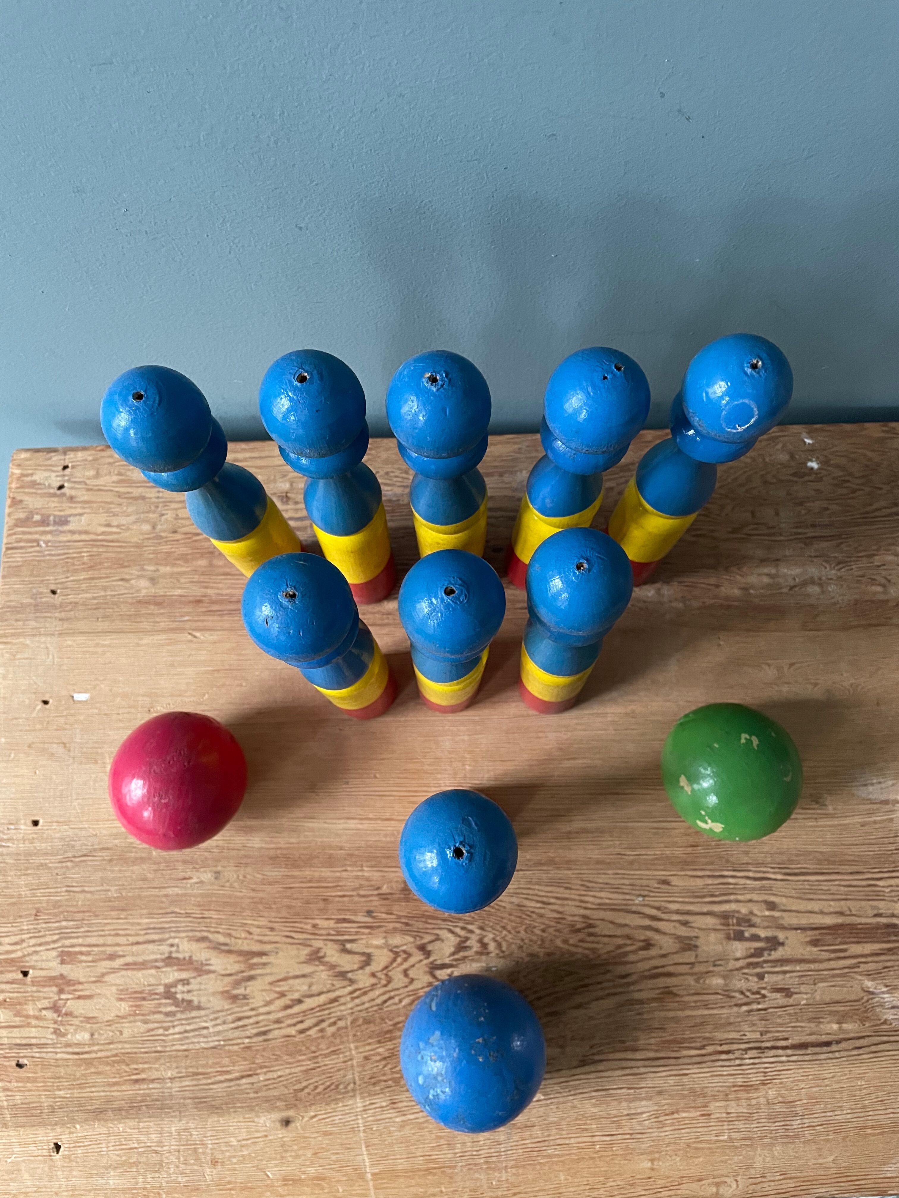 Ancien jeu de quilles en bois