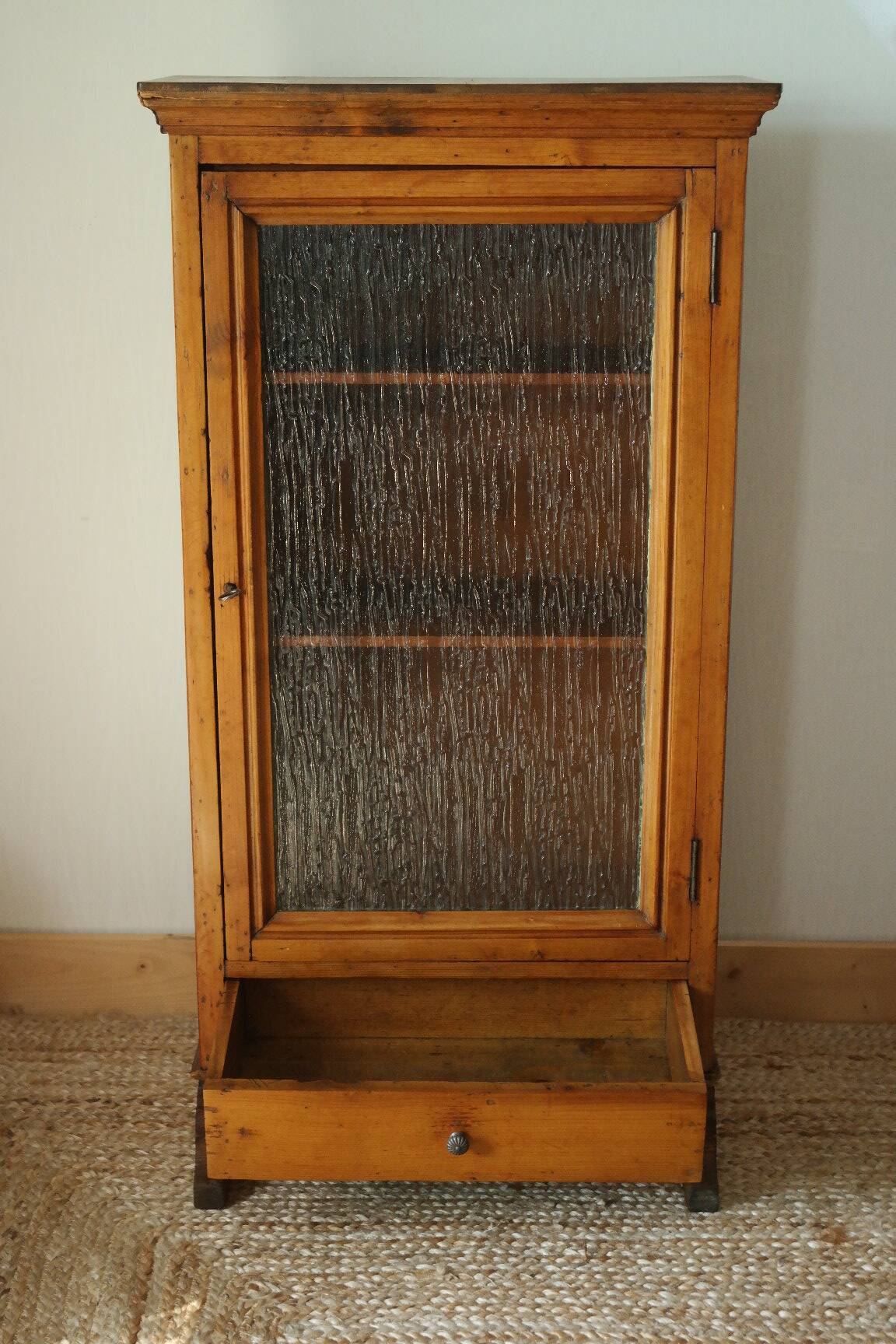 Low country window from the early 20th century