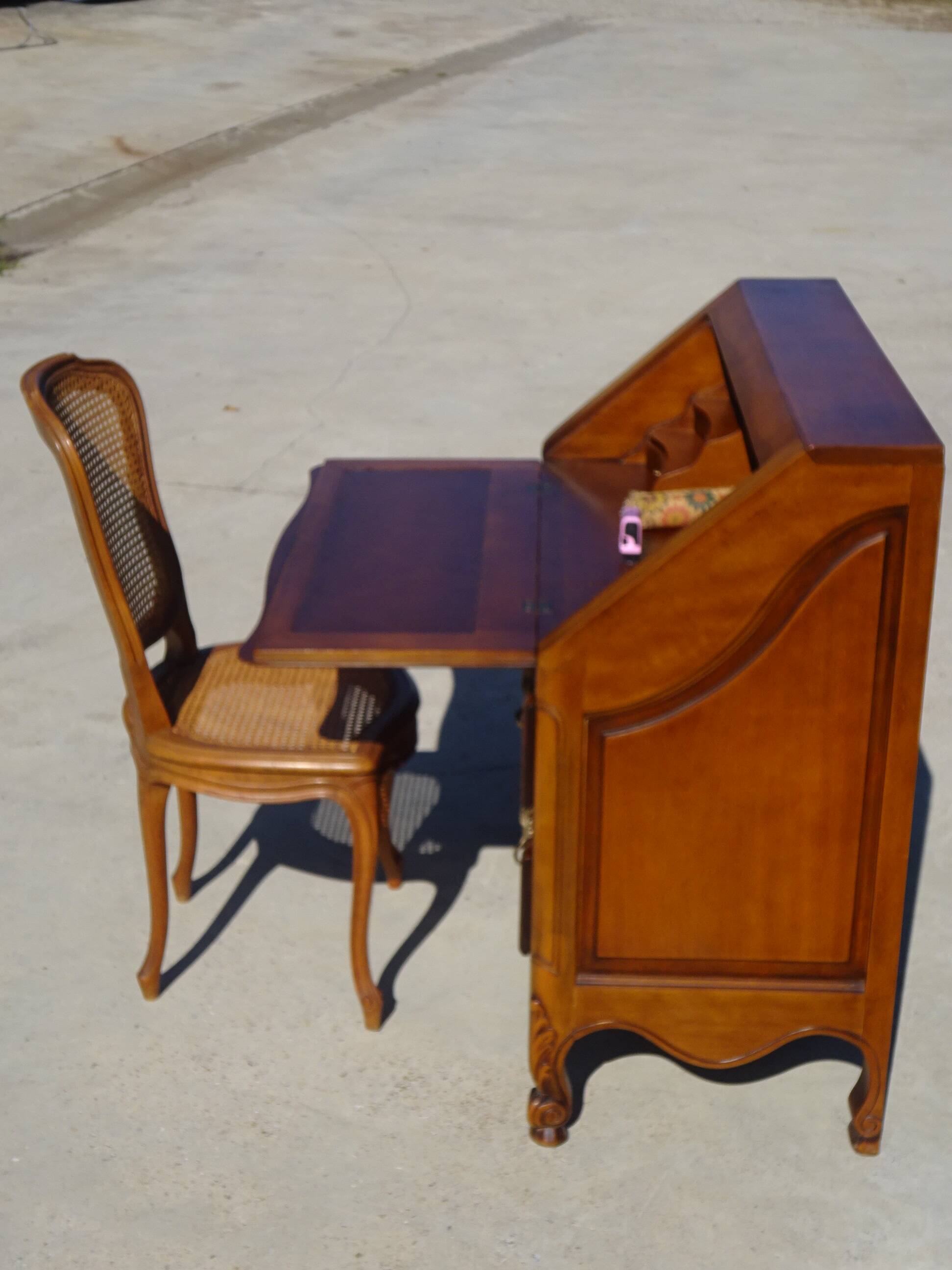 Secretary in solid cherry wood in Louis XV style.