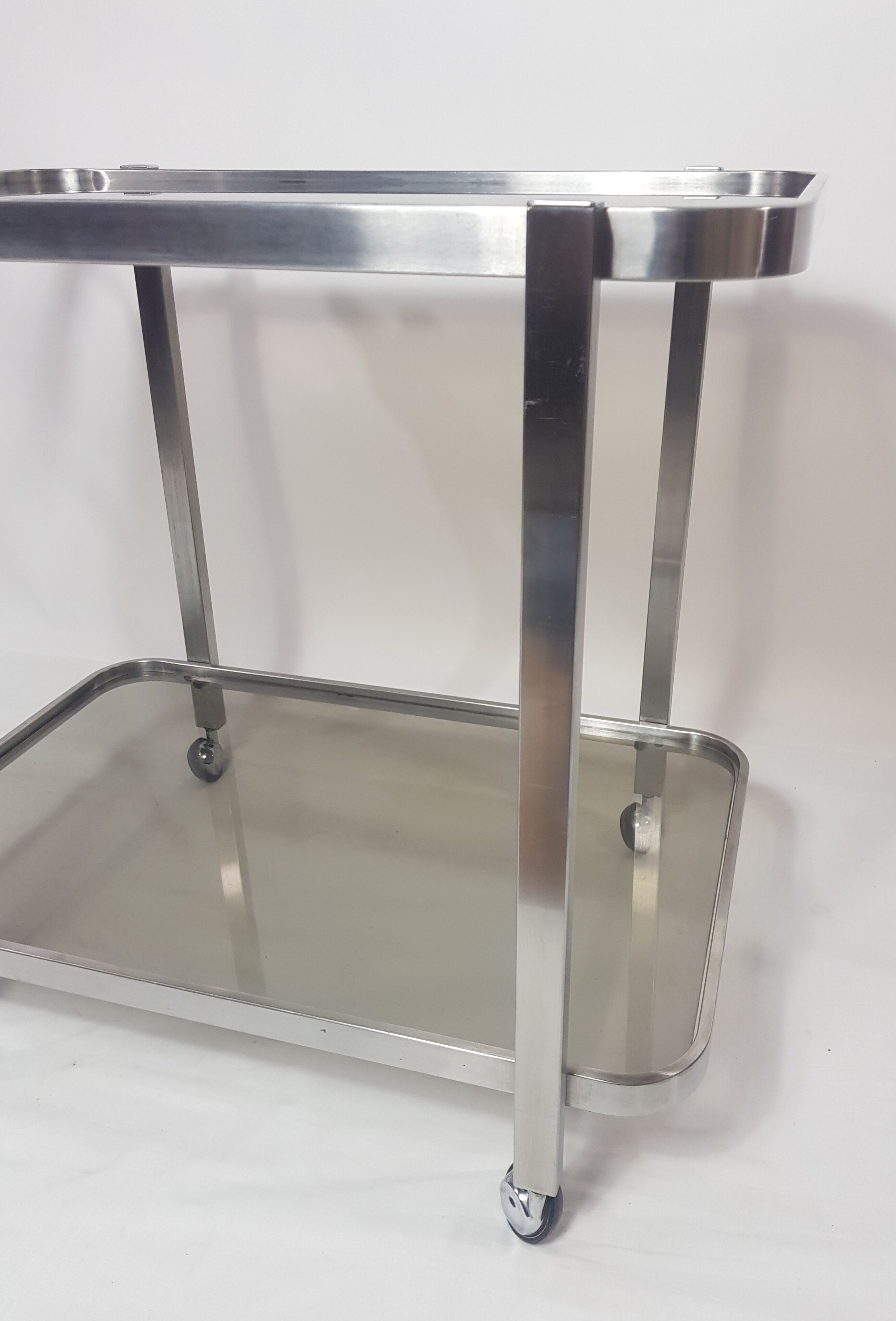 Chariot de service acier brossé et verre fumé années 70