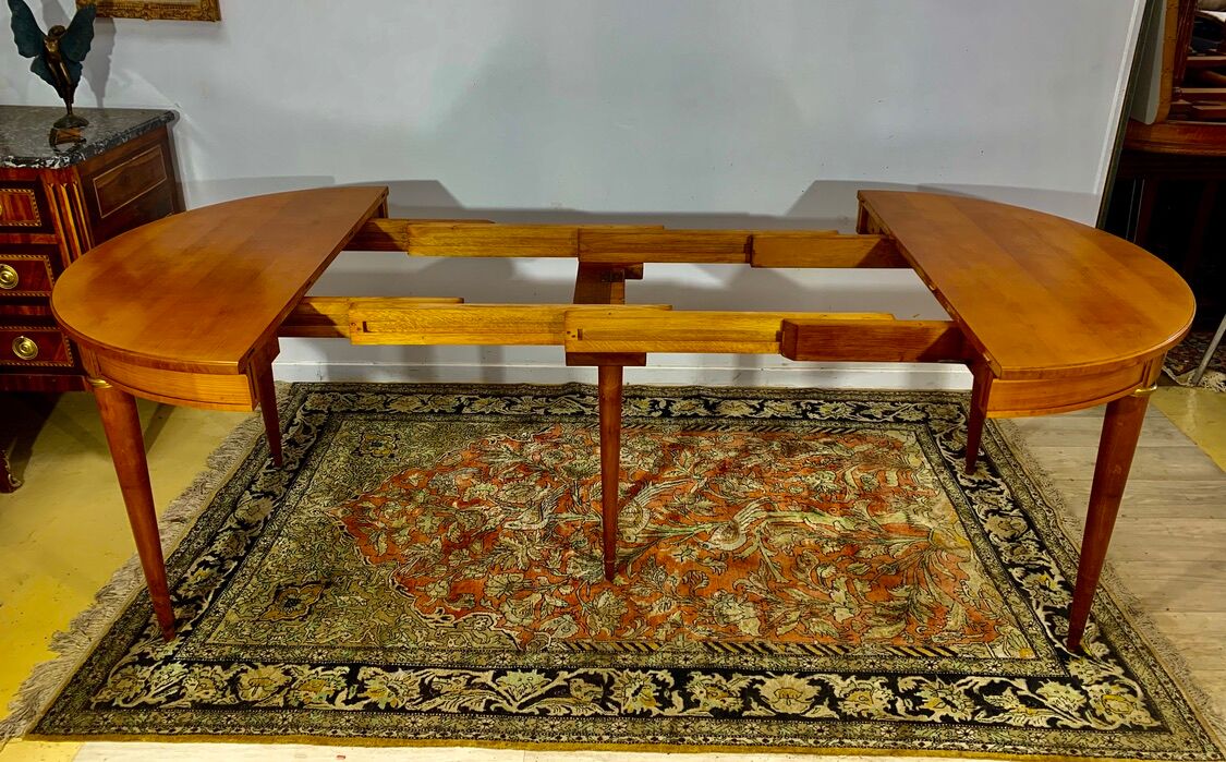 Directoire style round table in cherry wood with possibility of extensions
