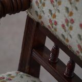 Fauteuil danois moderne en bois tourné avec tissu floral, début du XXe siècle