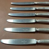 Lot de 12 petits couteaux en métal argenté et inox de la marque Ravinet d'Enfer Paris