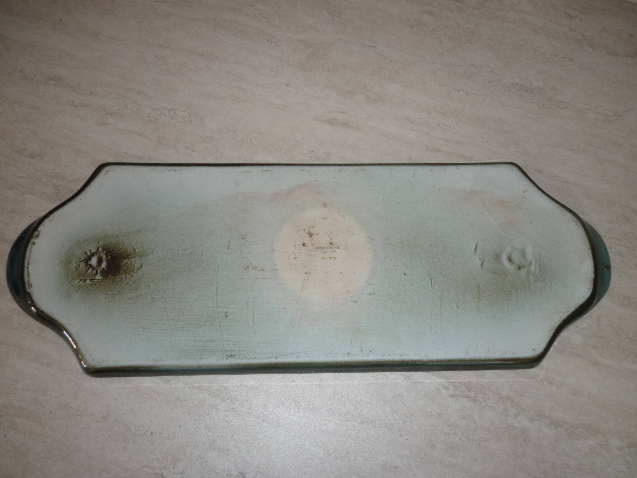 Enameled porcelain cake dish