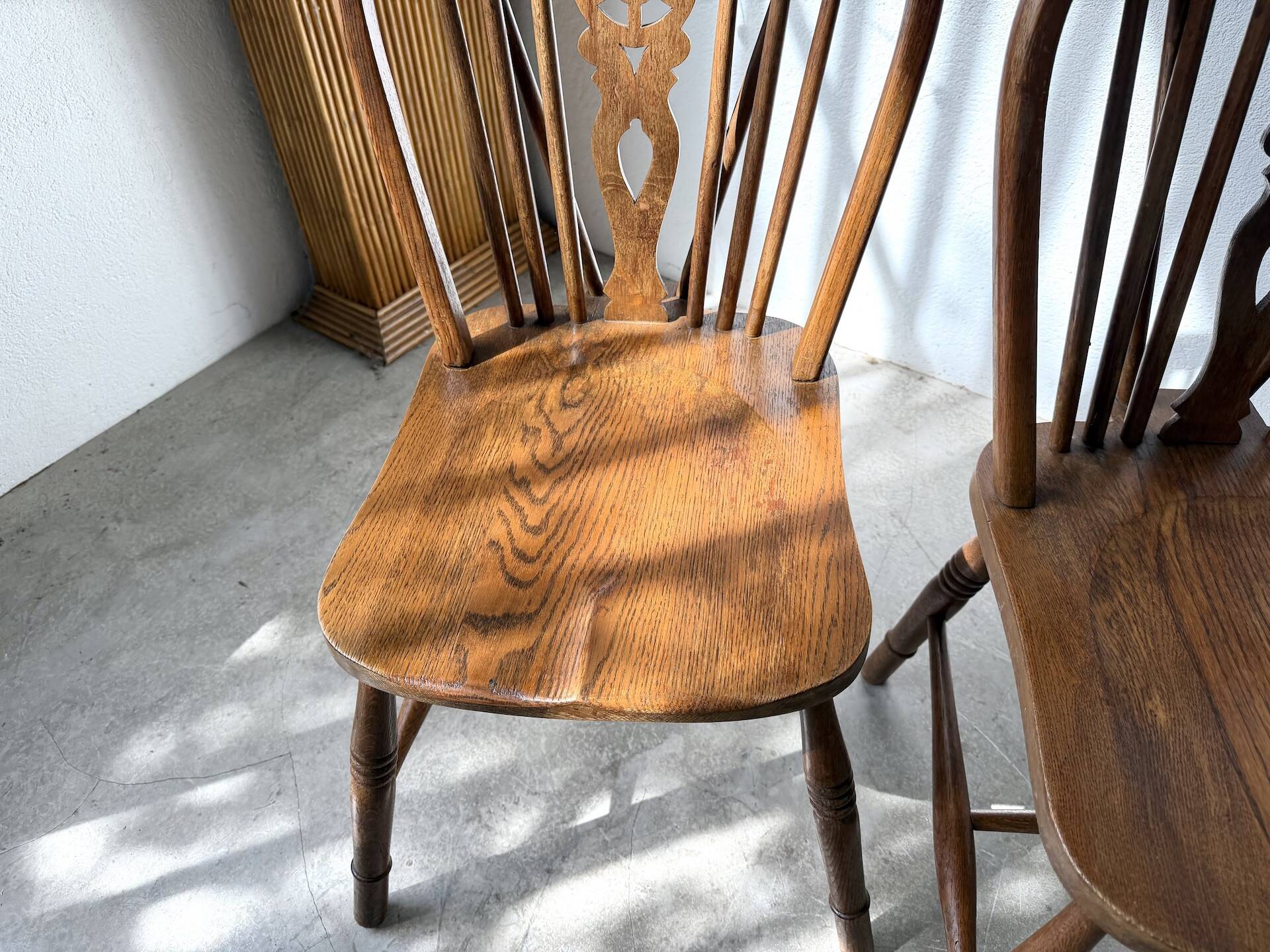 Suite de Quatre Chaises "Windsor"