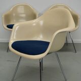 Set of Three Parchment Fiberglass DAX Armhairs Eames for Herman Miller / Vi