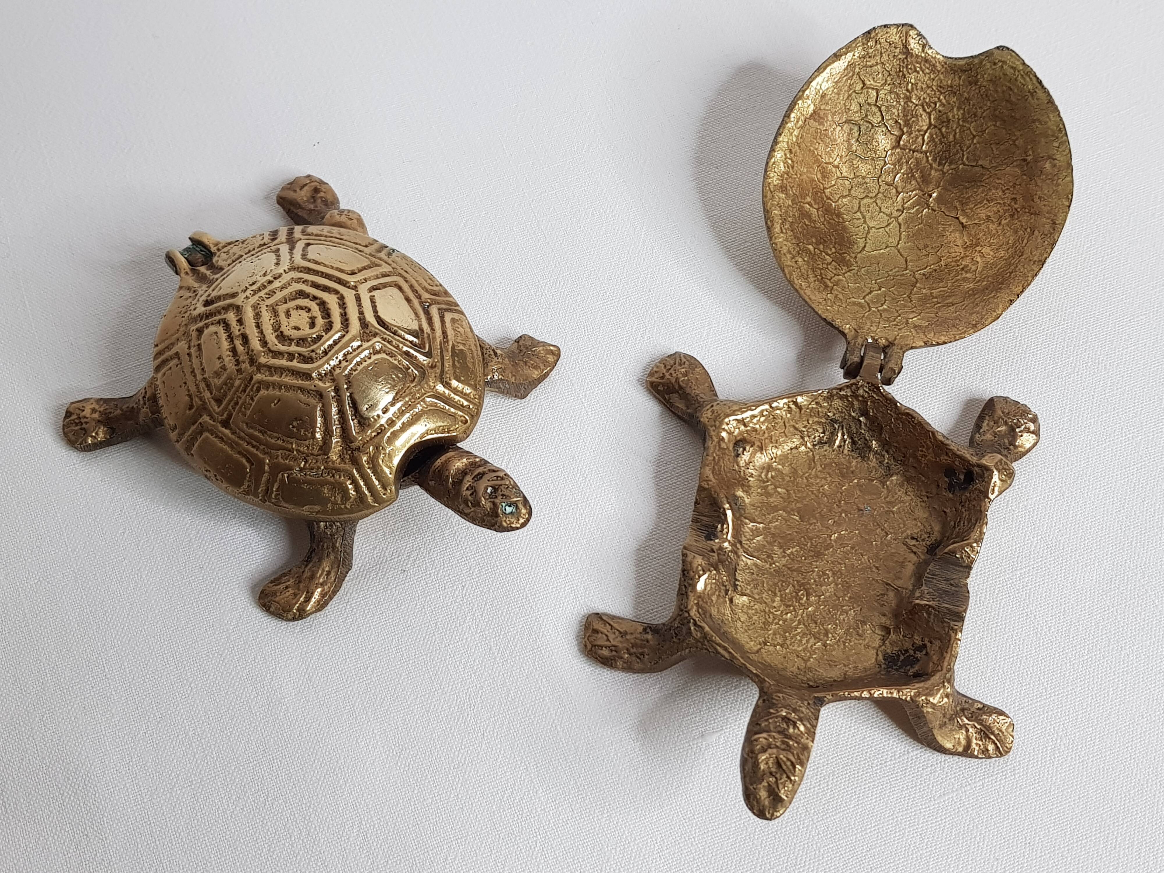 Pair of zoomorphic ashtrays, golden brass turtles