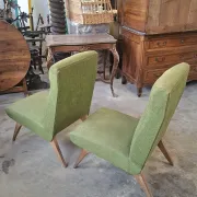 Pair of vintage armchairs with tapered legs from the 1950s.