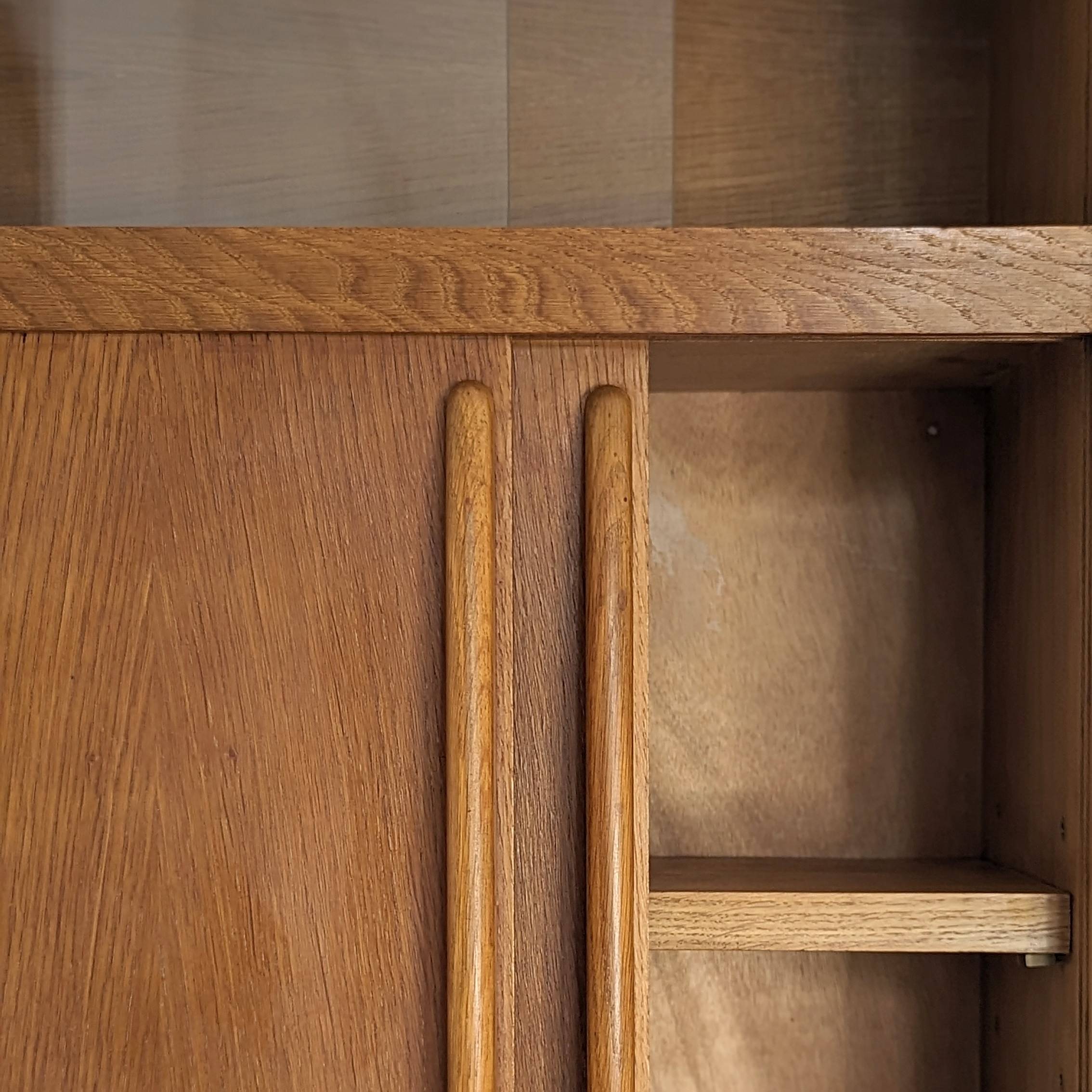 Vintage bookcase / display case