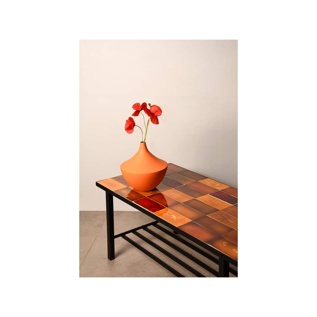 Coffee table in ceramic