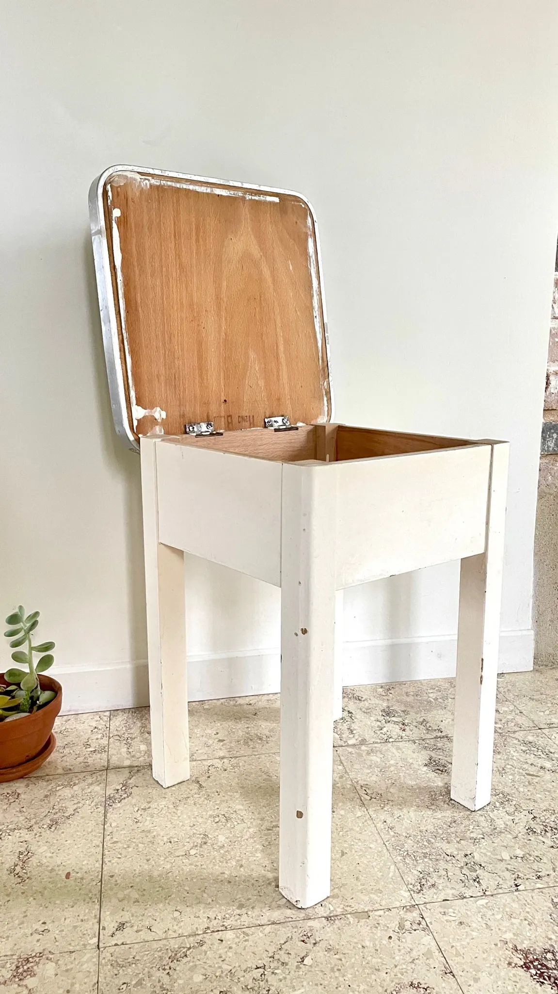 VINTAGE WOOD STOOL CHEST