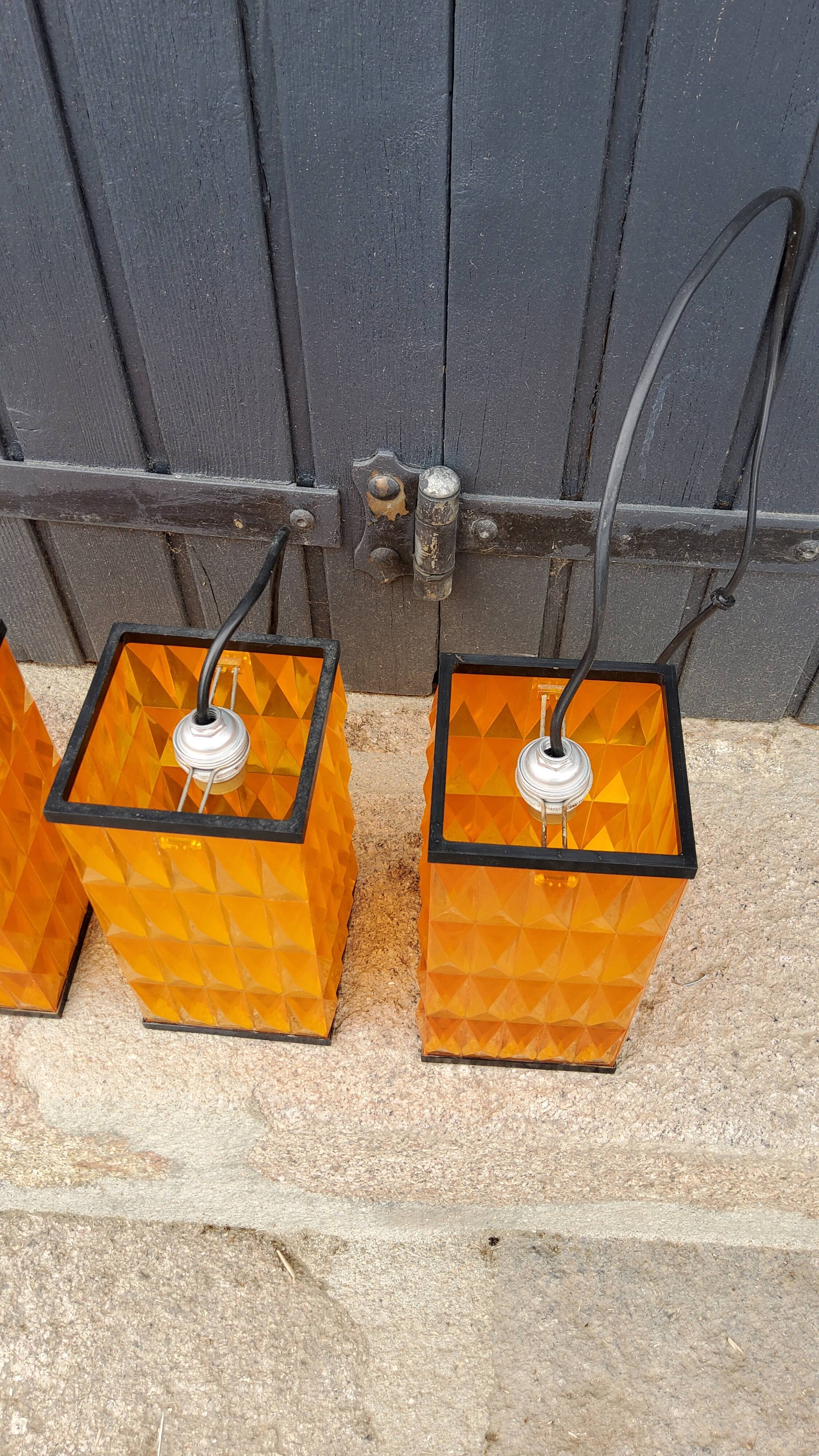 Set of 3 suspensions from the 70s in orange plastic diamond tips