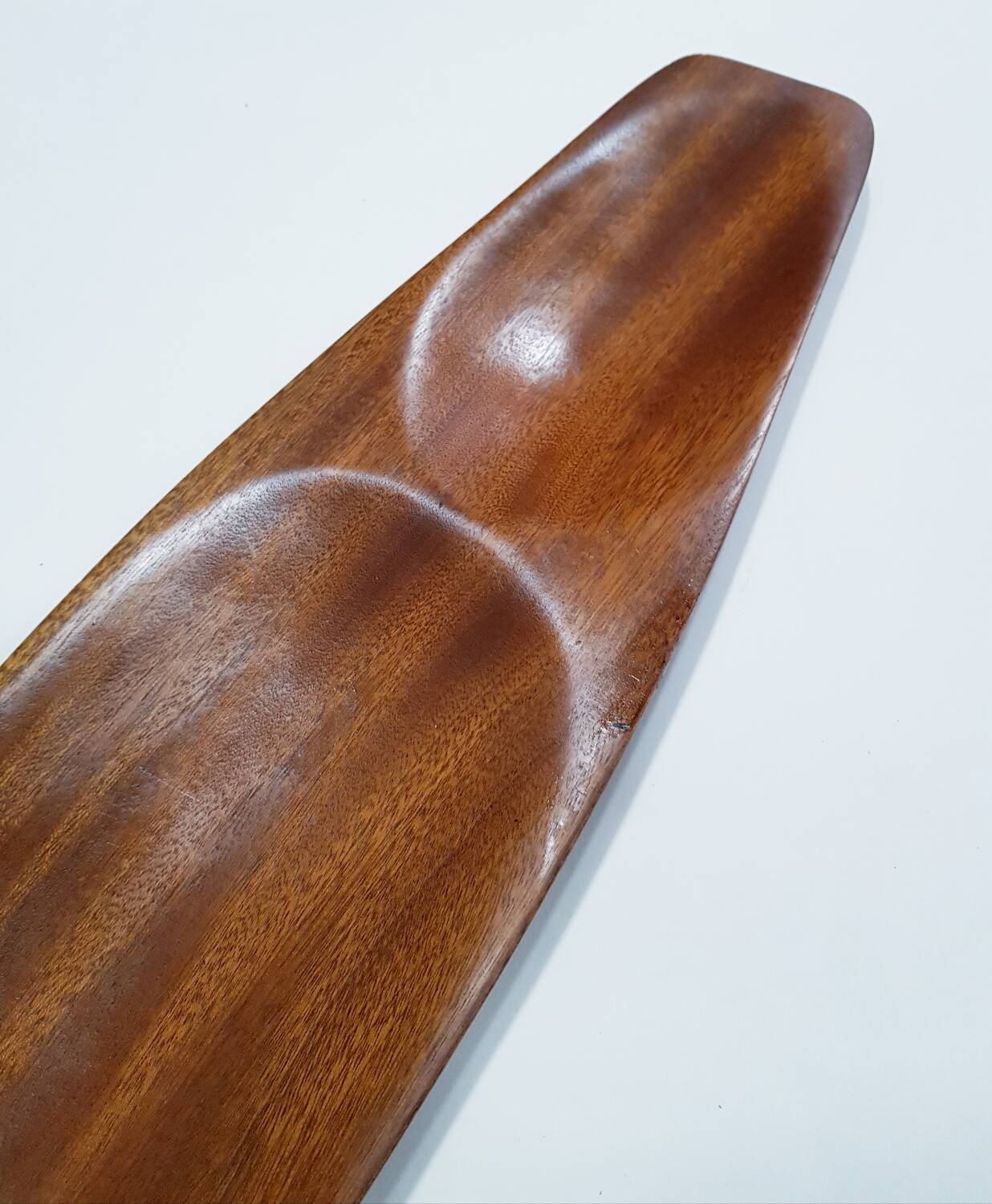 Plateau de console sculpté à la main du milieu du siècle